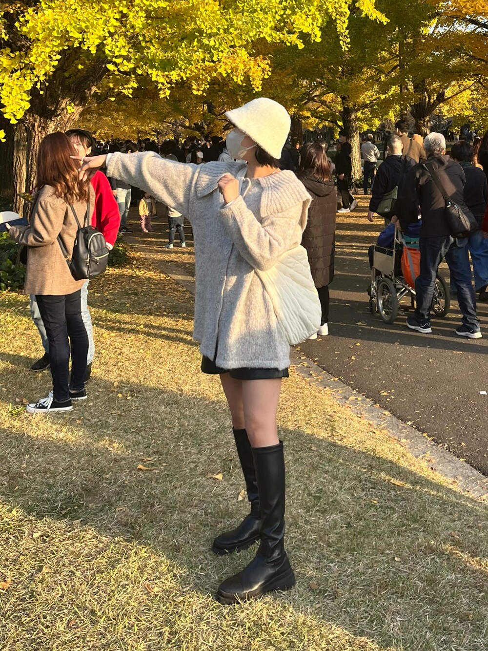 「休日スタイル、秋コーデ、秋冬コーデ、ootd、秋服コーデ、プチプラ、淡色女子、未来のWEARISTAプロジェクト」｜「GRLのアイテム（ブーツ、ブラック系）」を使った、aoi｜葵さん（レディース・160cm）の秋コーディネートの2枚目の写真