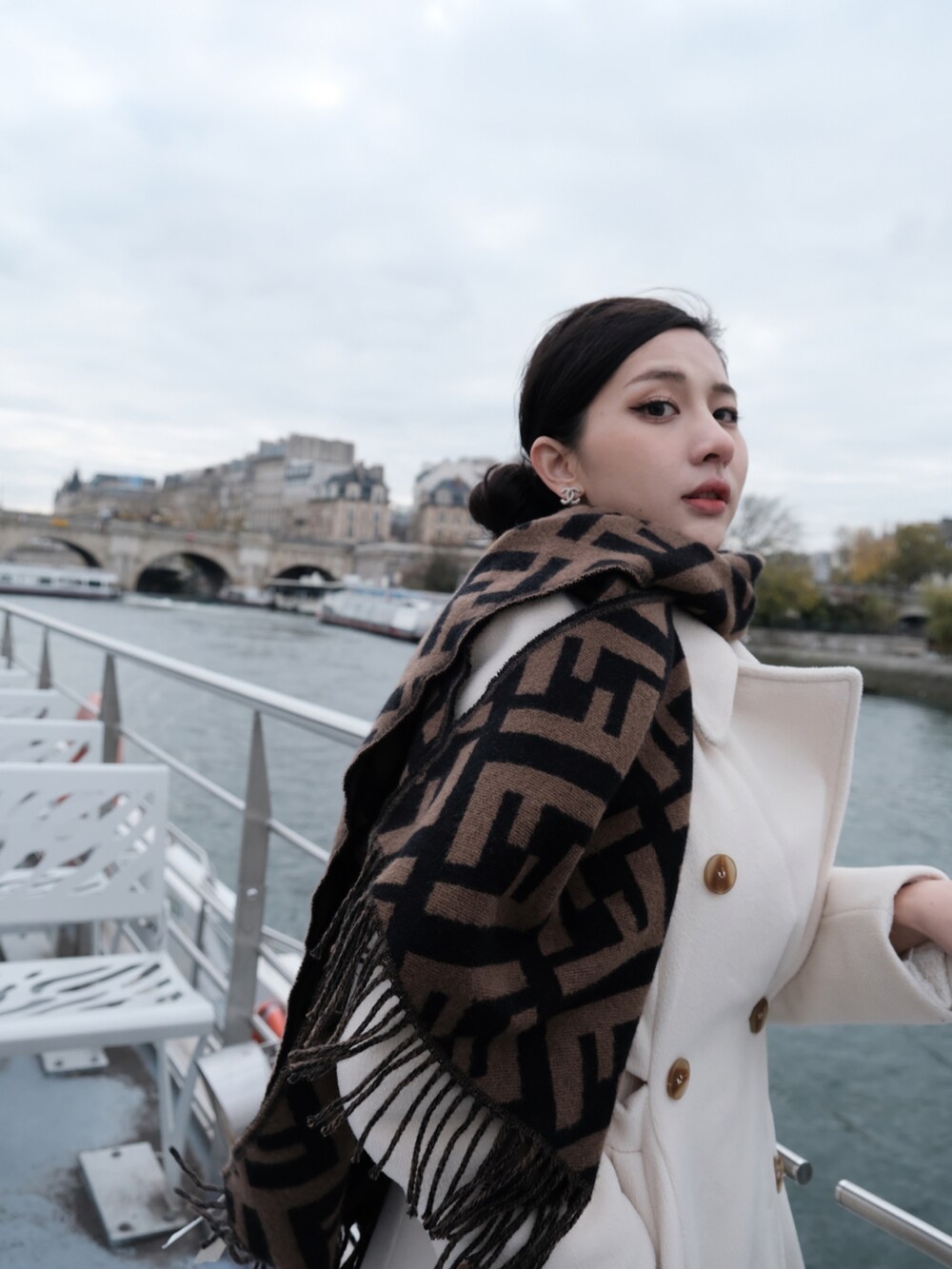 「chanel、FENDI、Taiwan、ootd、PARIS」｜「CHANELのアイテム（ピアス（両耳用）、ゴールド系）」を使った、sundy ☀️さん（レディース・160cm）の冬コーディネートの3枚目の写真