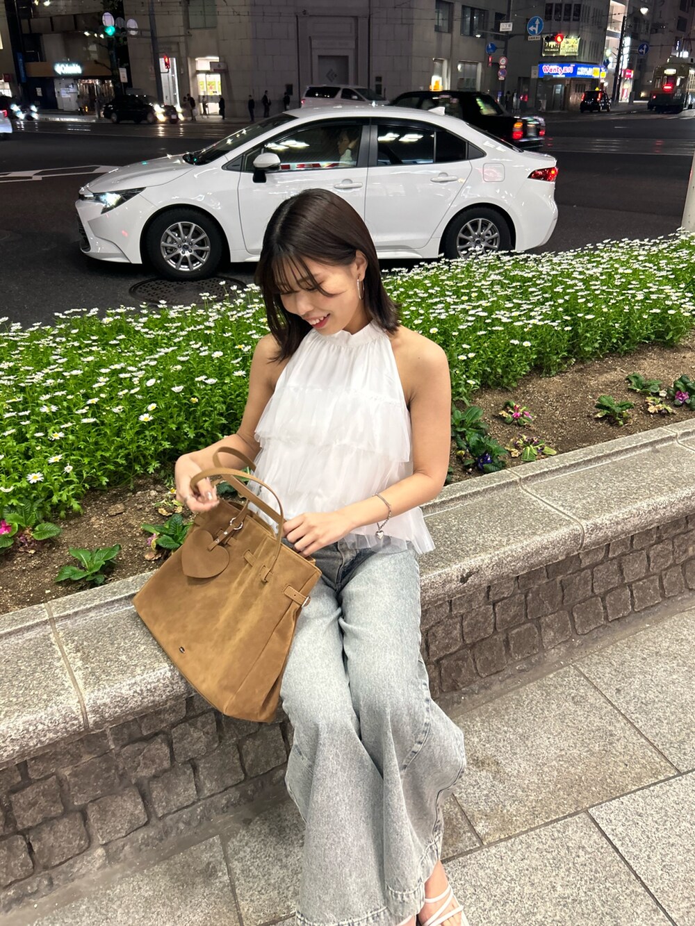 「デニム、デニムコーデ、チュール、チュールトップス、ブラウス、ブラウスコーデ、夏コーデ」｜「Chicoのチュールティアードアメスリブラウス（シャツ/ブラウス、ホワイト系）」を使った、Misatoさん（骨格ウェーブ・レディース・160cm）の春コーディネートの6枚目の写真