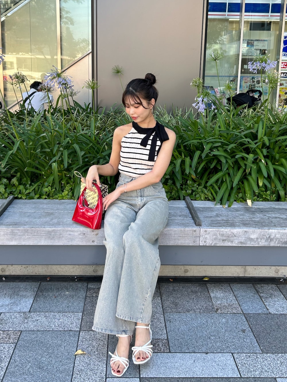 「デニム、デニムコーデ、アメスリ、アメスリタンク、夏コーデ」｜「Chicoの柄編みアメスリニットタンク（ニット/セーター、ホワイト系）」を使った、Misatoさん（骨格ウェーブ・レディース・160cm）の夏コーディネートの4枚目の写真