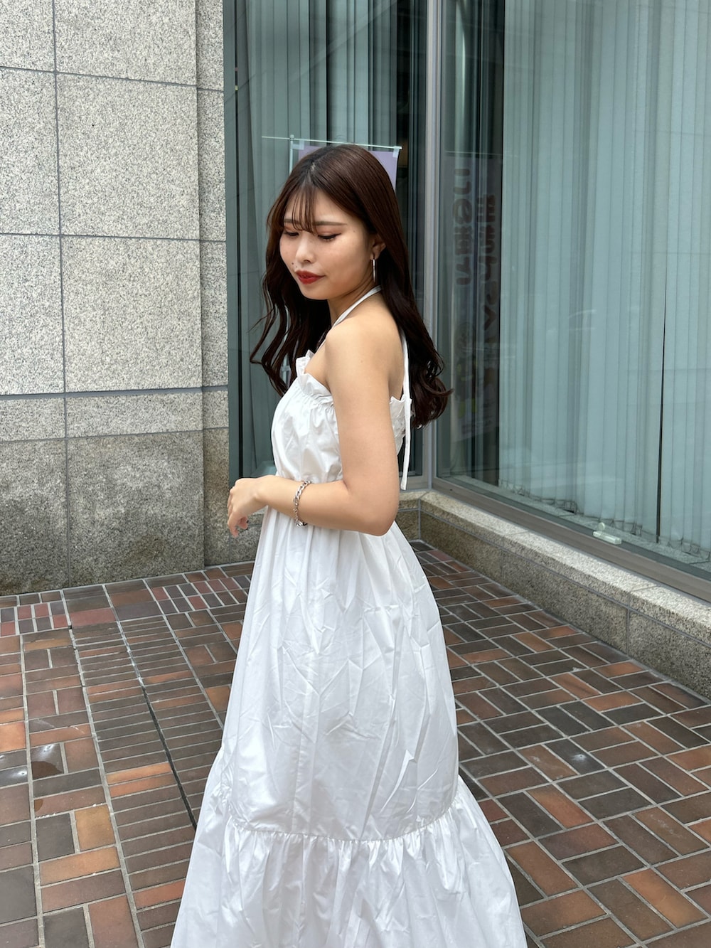 「ワンピース、スポサン、夏コーデ、デートコーデ」｜「Chicoのマルチウェイタンクロングワンピース（ワンピース、ホワイト系）」を使った、Misatoさん（レディース・160cm）の夏コーディネートの5枚目の写真