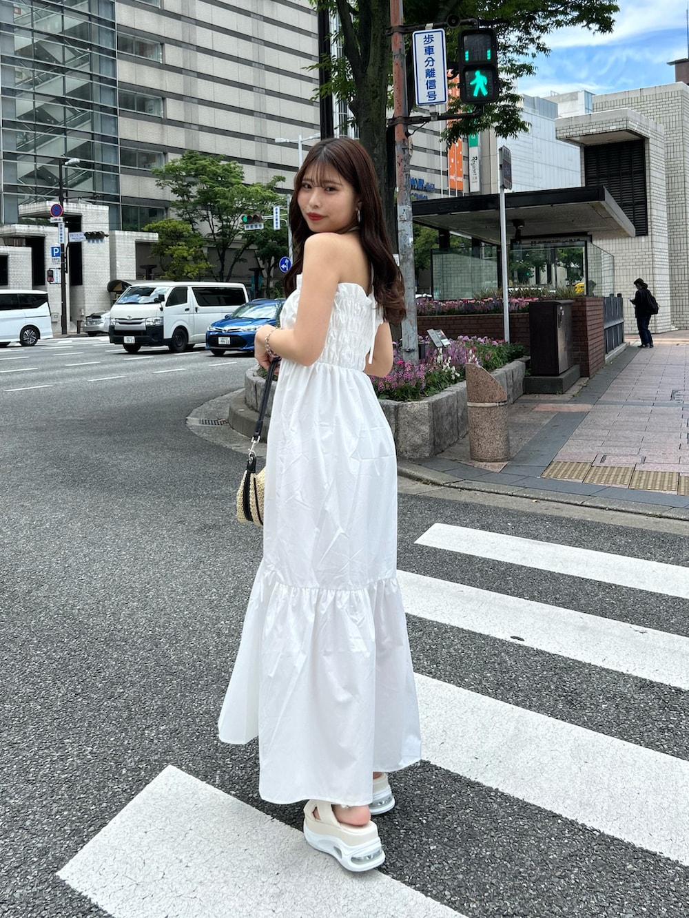 「ワンピース、スポサン、夏コーデ、デートコーデ」｜「Chicoのマルチウェイタンクロングワンピース（ワンピース、ホワイト系）」を使った、Misatoさん（レディース・160cm）の夏コーディネートの2枚目の写真