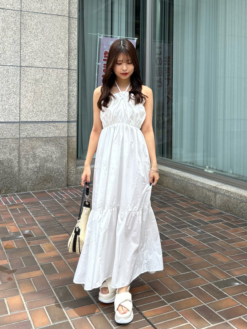 「ワンピース、スポサン、夏コーデ、デートコーデ」｜「Chicoのマルチウェイタンクロングワンピース（ワンピース、ホワイト系）」を使った、Misatoさん（レディース・160cm）の夏コーディネートの3枚目の写真