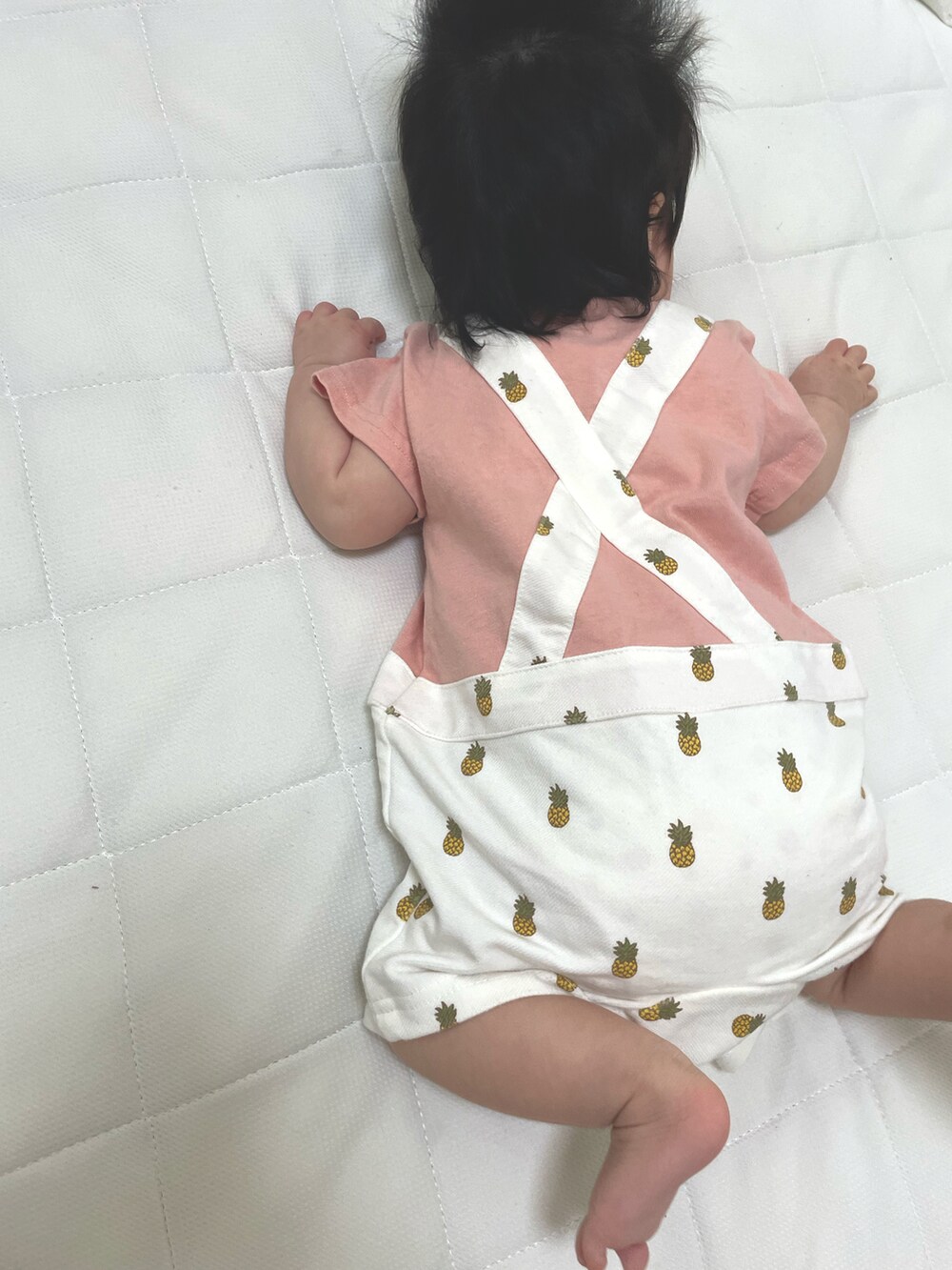 その他のロンパースを着用したキッズの春コーディネートの2枚目の写真