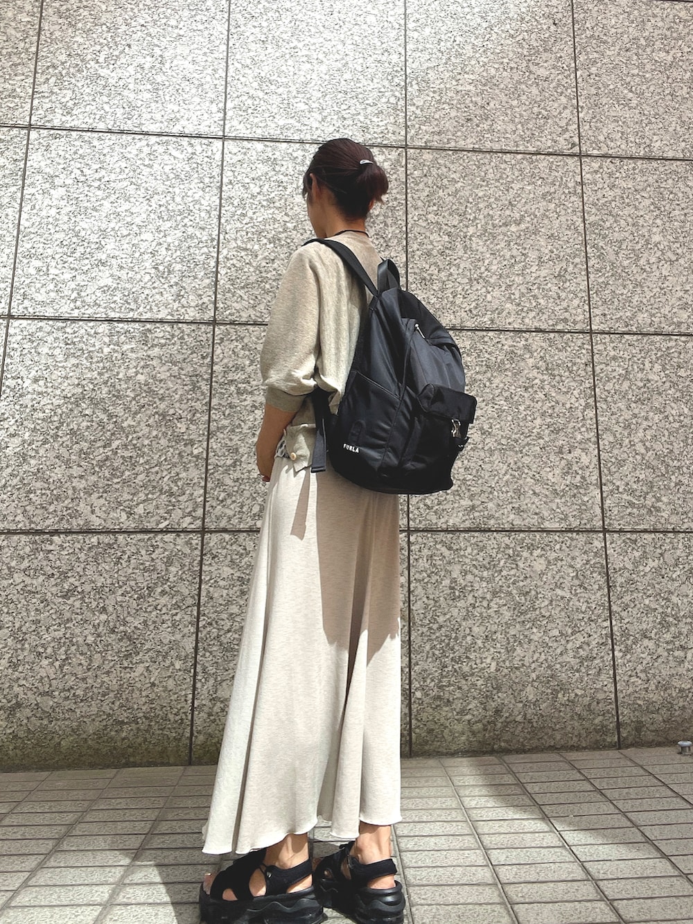 「オトナカジュアル、休日コーデ、夏コーデ、ニットスカート」｜「MADEMOISELLE ROPE'のドライジャージーヘムフレアスカート（スカート、ベージュ系）」を使った、あやこさん（レディース・158cm）の夏コーディネートの2枚目の写真