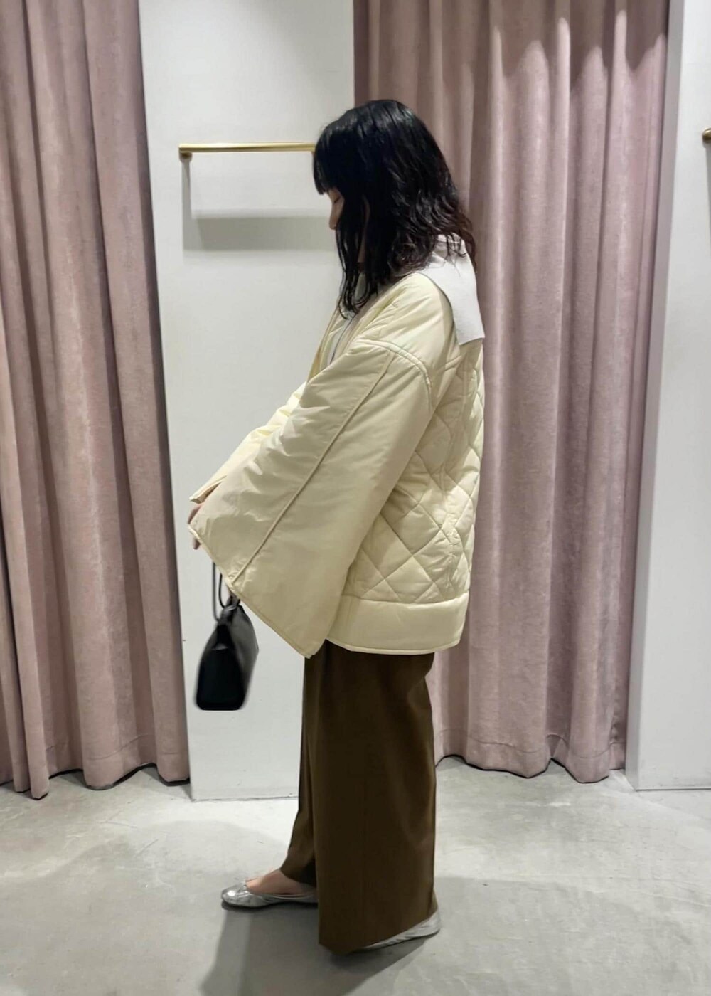 「LUMINE10%、LUMINE10%OFF、ルミネ10%、ルミネ10%OFF、バッグ、ブルゾン、ADAM ET ROPÉ、FEMME、サステナブル、低身長、高身長、イエベ、きれいめカジュアル、カジュアル、大人カジュアル」|「ADAM ET ROPE'のメタリックバレエ(バレエシューズ、シルバー系)」を使った、MIYAさん(レディース・165cm)の秋コーディネートの2枚目の写真