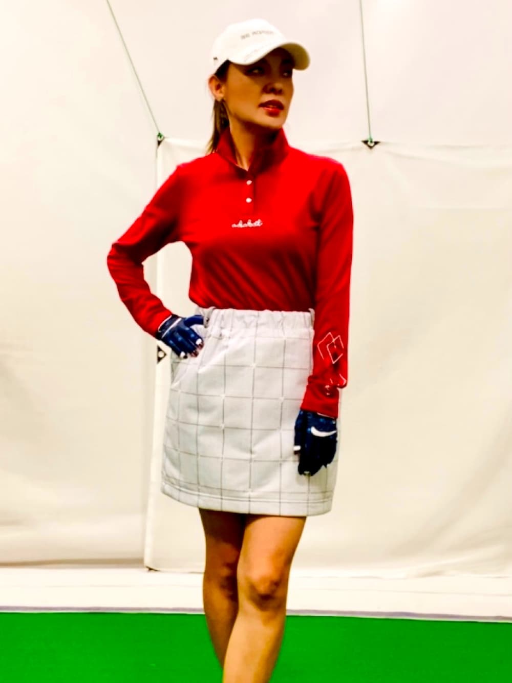「アウトドアスタイル、オトナ女子、あったかコーデ、ゴルフウェア、リバーシブルスカート、アウターONアウター、チェック、セットアップ、ブルーコーデ、ブルベ冬、骨格ウェーブ、淡色コーデ、スポーツウェア、防寒　、グレーコーデ」｜「adabatの【リバーシブル】格子柄 台形スカート（スカート、グレー系）」を使った、lennie12さん（骨格ウェーブ・レディース・162cm）の秋コーディネートの9枚目の写真