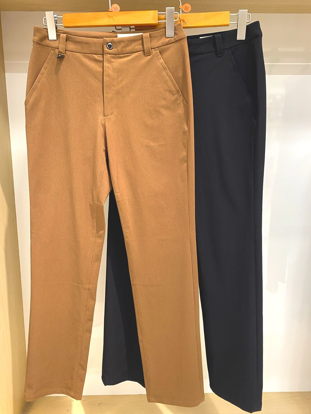 「ゴルフ、アウトドアスタイル、秋コーデ、休日スタイル、ボディーバッグ、スポーツミックス、パンツスタイル、秋服準備はじめました、いいね、save、フォローお願いします🤑、大人カジュアル、標準身長、ベスト、撥水加工、ブルベ冬、マニッシュ」｜「adabatのストレッチパンツ（その他パンツ、ブラック系）」を使った、lennie12さん（骨格ウェーブ・レディース・162cm）の秋コーディネートの6枚目の写真