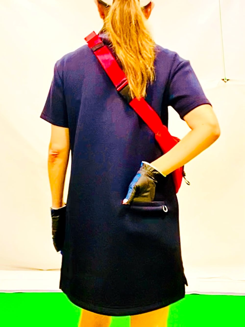 「お出かけコーデ、ジャージワンピース、ジャージコーデ、秋服準備はじめました、アツいコーデ全部見せ、ゴルフ女子、アウトドアスタイル、スニーカーコーデ、スポーツミックス、カジュアルコーデ、ネイビーコーデ、トリコロールカラー、ボディーバッグ、グローブ、オトナカジュアル」｜「adabatの2★STAR シューズ（スニーカー、ホワイト系）」を使った、lennie12さん（骨格ウェーブ・レディース・162cm）の夏コーディネートの6枚目の写真