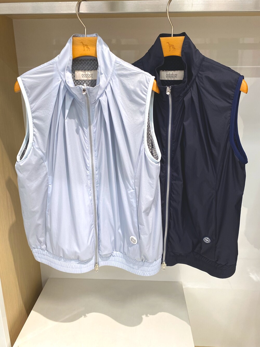 「ゴルフ、アウトドアスタイル、秋コーデ、休日スタイル、ボディーバッグ、スポーツミックス、パンツスタイル、秋服準備はじめました、いいね、save、フォローお願いします🤑、大人カジュアル、標準身長、ベスト、撥水加工、ブルベ冬、マニッシュ」｜「adabatのストレッチパンツ（その他パンツ、ブラック系）」を使った、lennie12さん（骨格ウェーブ・レディース・162cm）の秋コーディネートの8枚目の写真