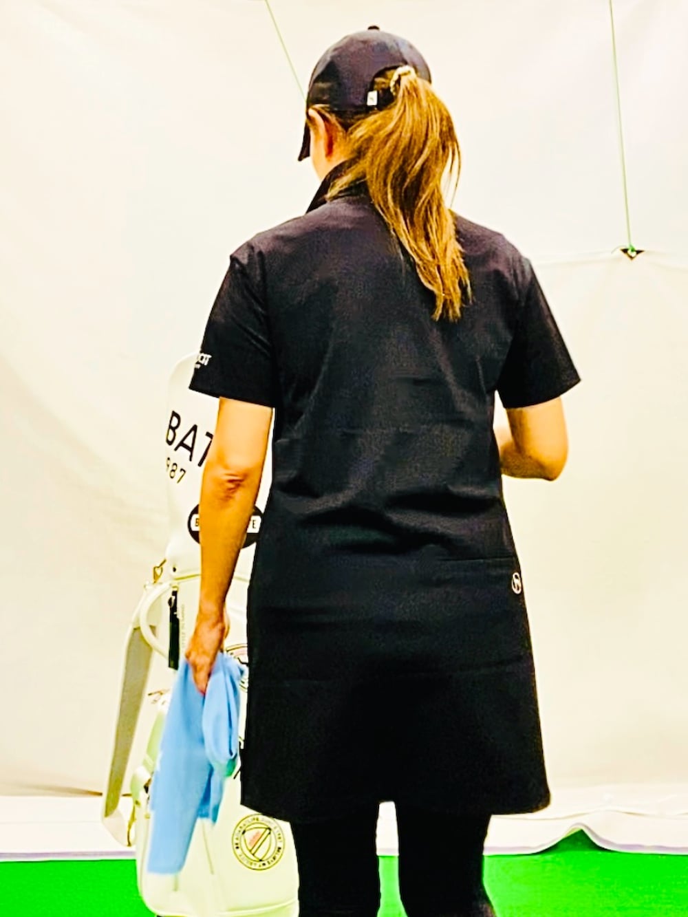 「夏コーデ、プチプラ、モノトーン、キャップ、ワンピース、スポーツミックス、モックネック、ジャージコーデ、黒、大人女子、ゴルフ、ブルベ冬、冷感、レギンス、アウトドアスタイル」｜「adabatの【COOL】レギンス（レギンス/スパッツ、ブラック系）」を使った、lennie12さん（骨格ウェーブ・レディース・162cm）の夏コーディネートの5枚目の写真