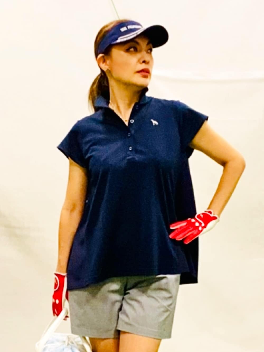 「きれいめカジュアル、夏コーデ、スポーツミックス、オトナカジュアル、大人ガーリー、ショートパンツ、フレンチスリーブ、テールカット、ポロシャツ、ゴルフウェア、ネイビー、サッカーシャツ、ゴルフ女子、保冷バッグ、ゆるコーデ」｜「adabatの【＋PLUS COOL】千鳥柄 ショートパンツ（その他パンツ、ホワイト系）」を使った、lennie12さん（骨格ウェーブ・レディース・162cm）の夏コーディネートの2枚目の写真