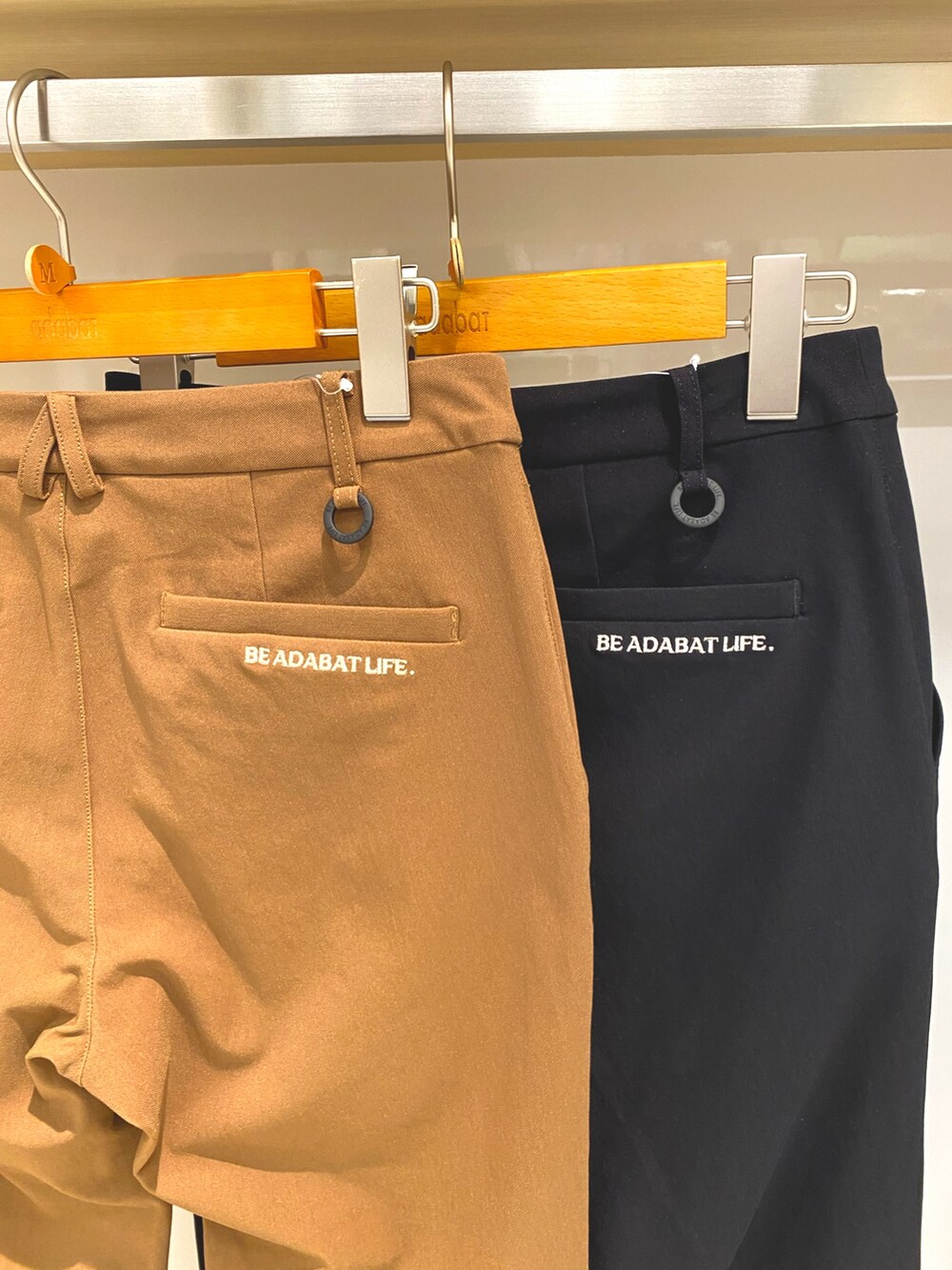 「ゴルフ、アウトドアスタイル、秋コーデ、休日スタイル、ボディーバッグ、スポーツミックス、パンツスタイル、秋服準備はじめました、いいね、save、フォローお願いします🤑、大人カジュアル、標準身長、ベスト、撥水加工、ブルベ冬、マニッシュ」｜「adabatのストレッチパンツ（その他パンツ、ブラック系）」を使った、lennie12さん（骨格ウェーブ・レディース・162cm）の秋コーディネートの7枚目の写真