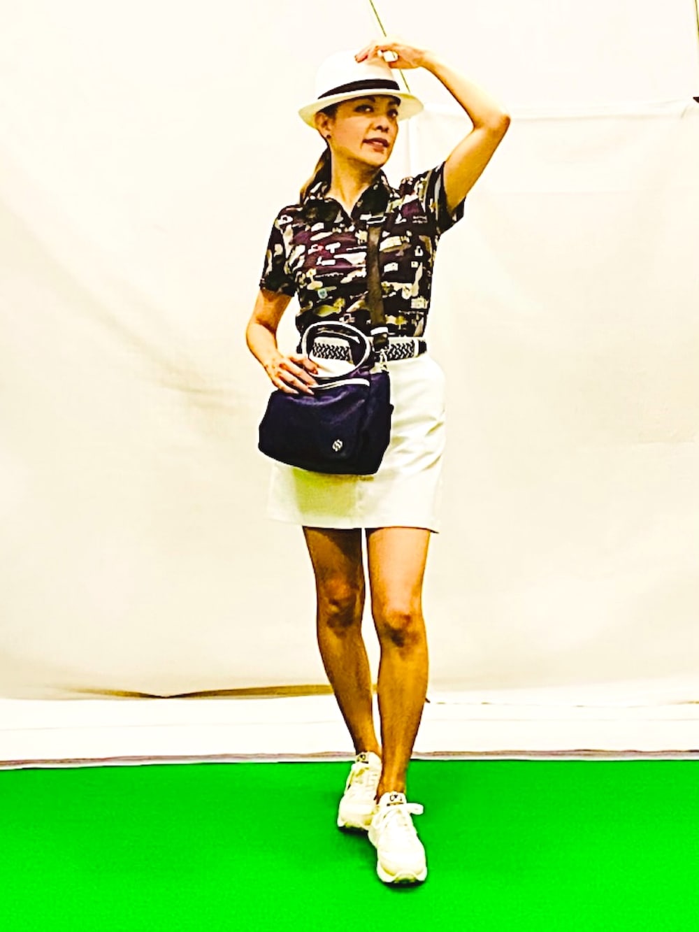 「スポーツミックス、夏コーデ、アウトドアスタイル、ゴルフウェア、休日スタイル、ハットコーデ、ショルダーバッグ、秋服準備はじめました、ポロシャツ、柄シャツ、ウエストゴム、ネイビー×ホワイト、アツいコーデ全部見せ、UVカット、秋色」|「adabatの【クール素材】ハット(ハット、ベージュ系)」を使った、lennie12さん(骨格ウェーブ・レディース・162cm)の夏コーディネートの2枚目の写真