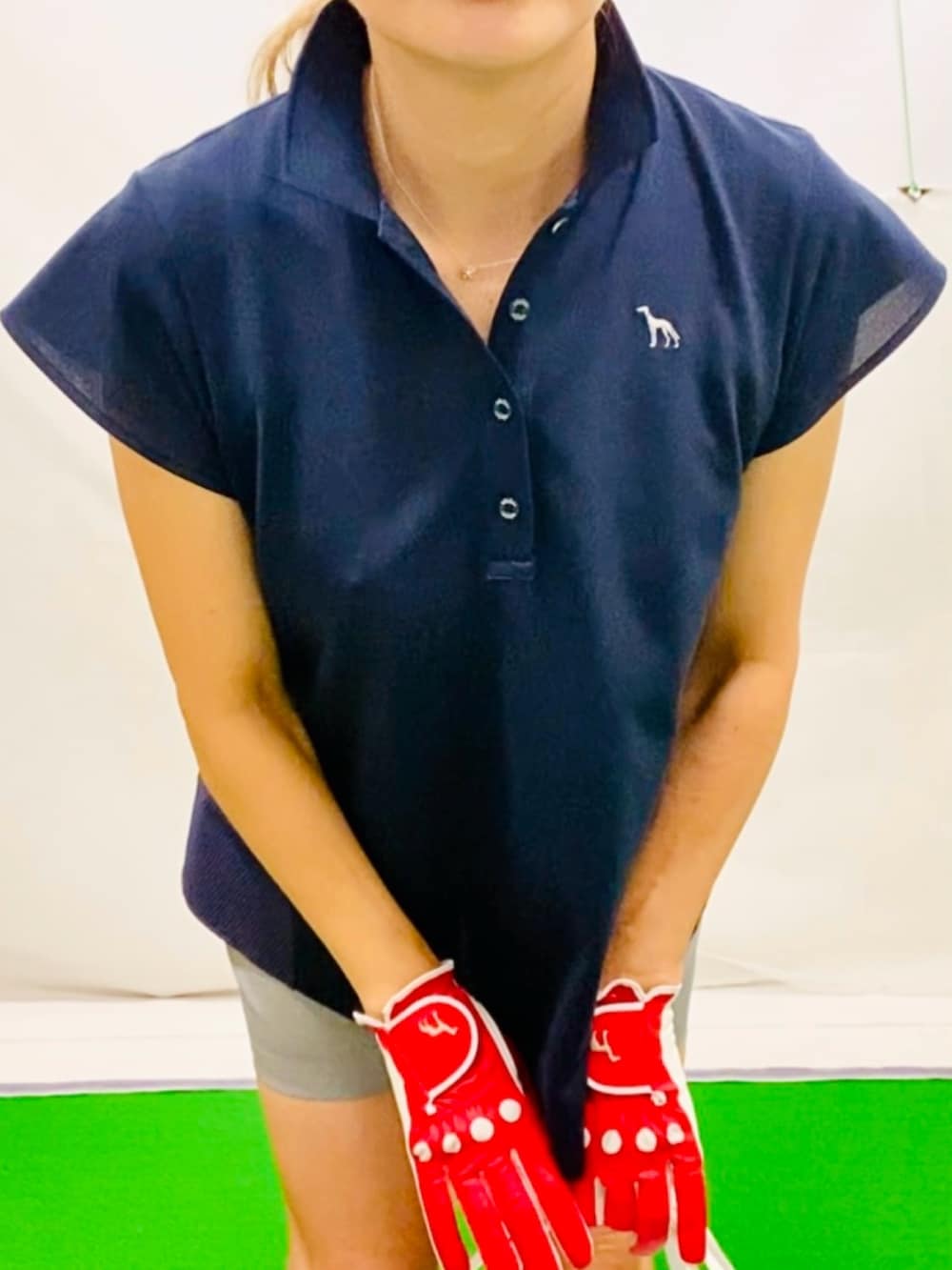 「きれいめカジュアル、夏コーデ、スポーツミックス、オトナカジュアル、大人ガーリー、ショートパンツ、フレンチスリーブ、テールカット、ポロシャツ、ゴルフウェア、ネイビー、サッカーシャツ、ゴルフ女子、保冷バッグ、ゆるコーデ」｜「adabatの【＋PLUS COOL】千鳥柄 ショートパンツ（その他パンツ、ホワイト系）」を使った、lennie12さん（骨格ウェーブ・レディース・162cm）の夏コーディネートの3枚目の写真