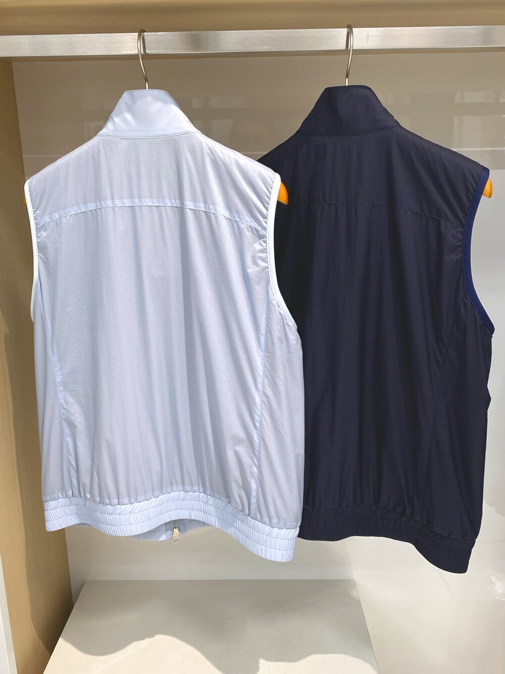 「ゴルフ、アウトドアスタイル、秋コーデ、休日スタイル、ボディーバッグ、スポーツミックス、パンツスタイル、秋服準備はじめました、いいね、save、フォローお願いします🤑、大人カジュアル、標準身長、ベスト、撥水加工、ブルベ冬、マニッシュ」｜「adabatのストレッチパンツ（その他パンツ、ブラック系）」を使った、lennie12さん（骨格ウェーブ・レディース・162cm）の秋コーディネートの9枚目の写真