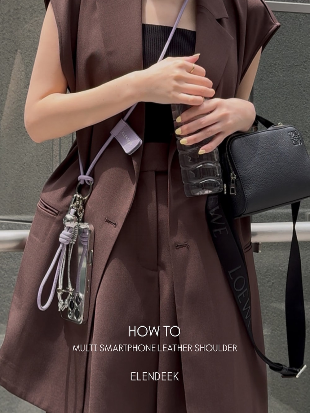 ブラウン系のテーラードジャケット、ブラウン系のその他パンツ、ブラック系のパンプスを着用したレディースの夏コーディネートの3枚目の写真