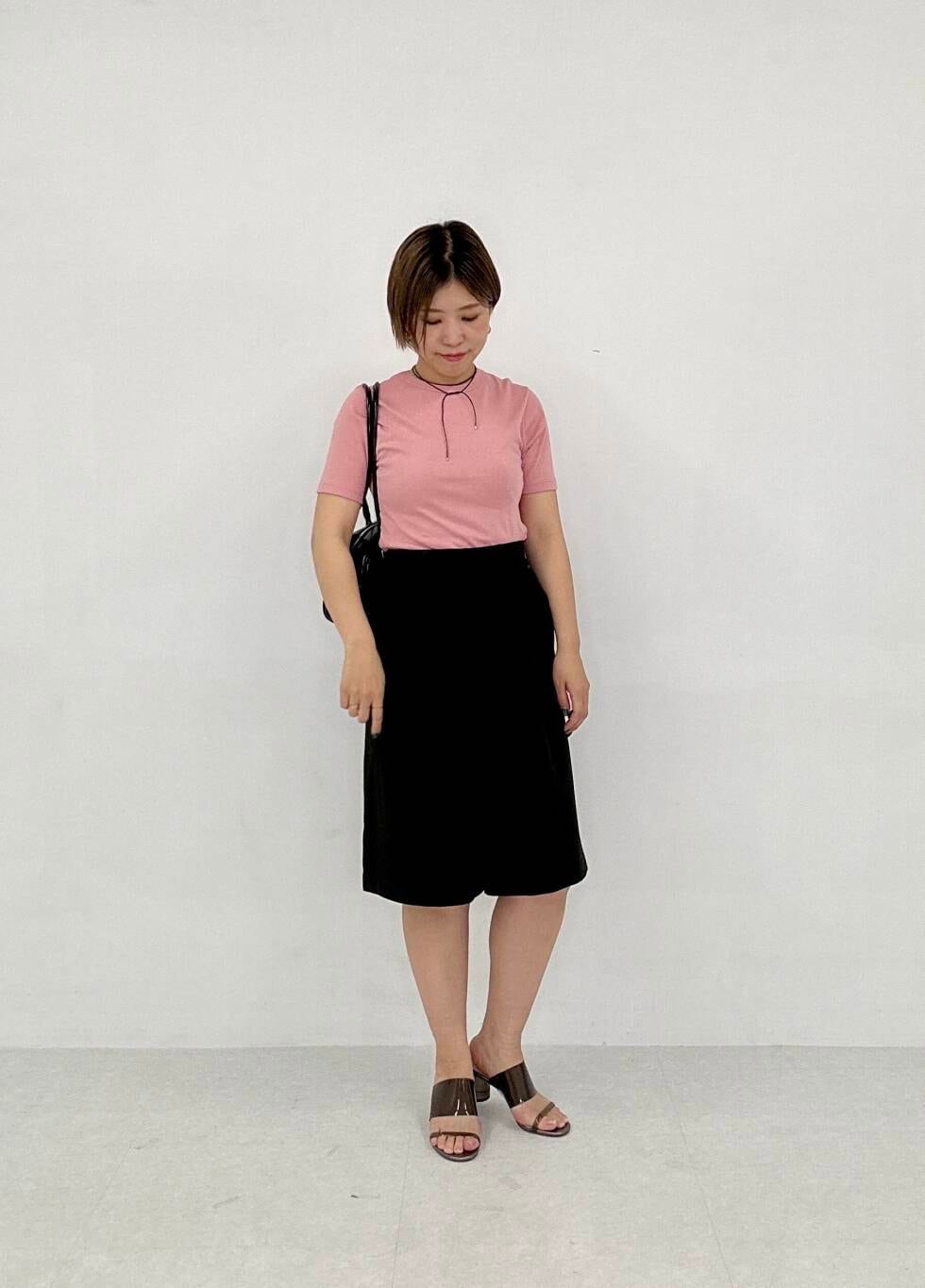 「ハーフパンツ、fbyrosso、初夏パンツ」｜「F by ROSSOの『UR TECH DRYLUXE』F by ROSSO　タックハーフパンツ（その他パンツ、ブラック系）」を使った、Adaさん（レディース・163cm）の春コーディネートの2枚目の写真