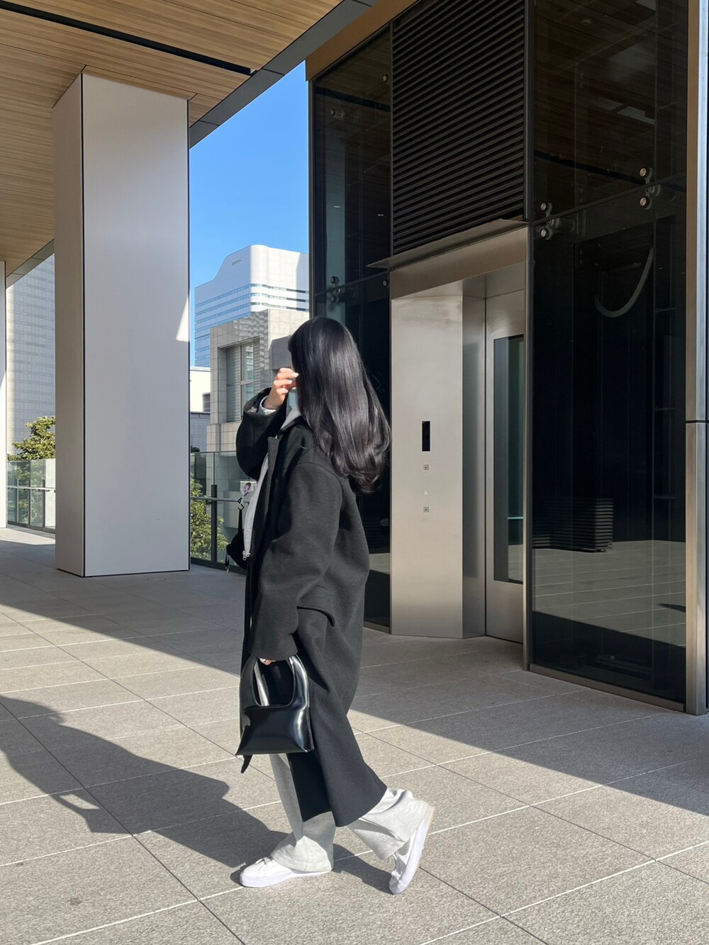 「今日のコーデ、キレイめカジュアル、UNIQLO、ユニクロ、ノームコア、プチプラ、ZARA、GU、tiffany&co、NEW ERA」｜「NEW ERAのニューエラ キャップ MLBイージースナップ ONSPOTZ別注（キャップ、ブルー系）」を使った、tsushieriさん（レディース・163cm）の春コーディネートの2枚目の写真