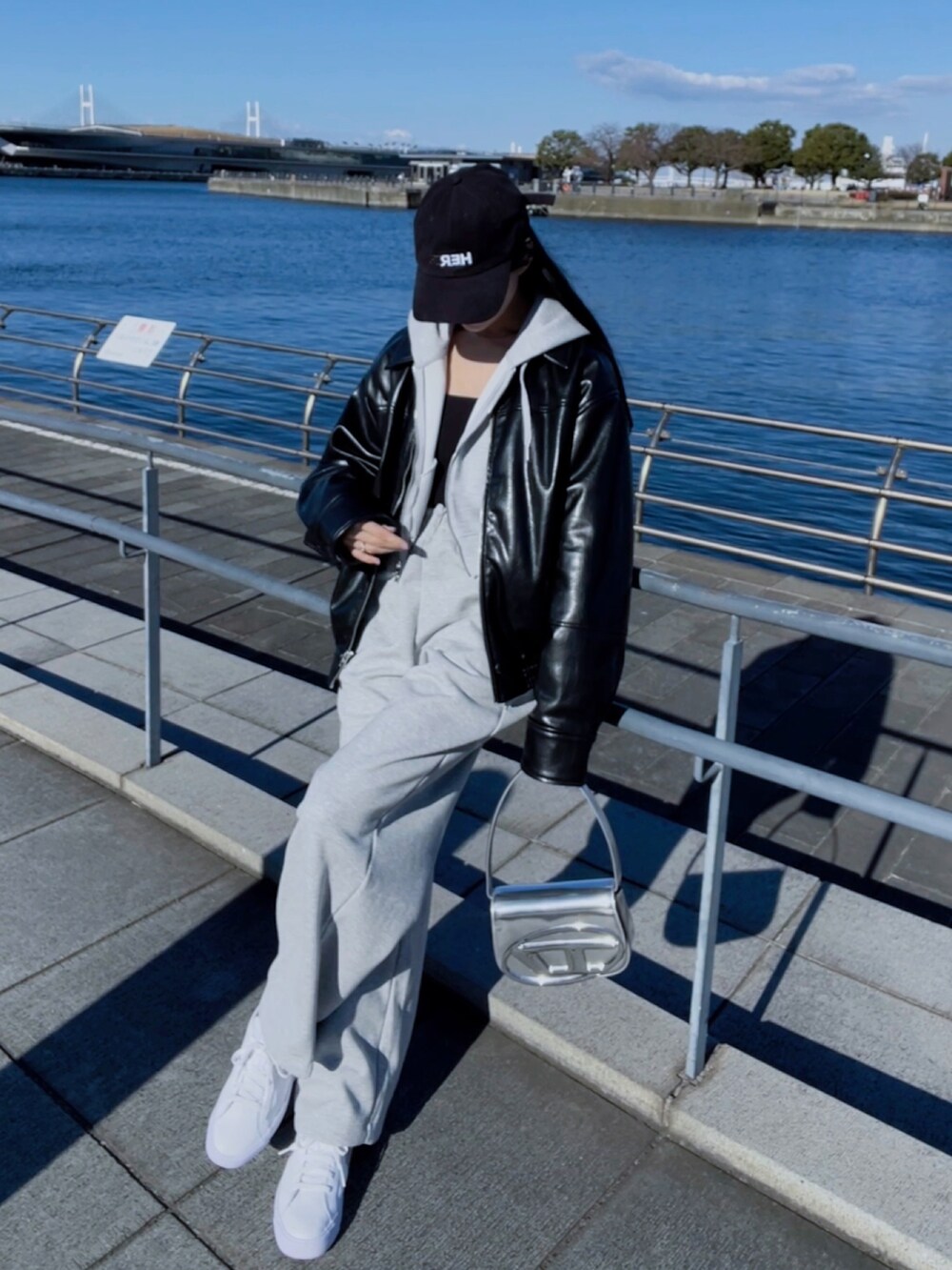 「スウェットコーデ、ユニクロ、outfit、GU、ZARA、Diesel、UNIQLO、NIKE」｜「ZARAのアイテム（ジャケット/アウター、ブラック系）」を使った、tsushieriさん（レディース・163cm）の冬コーディネートの2枚目の写真