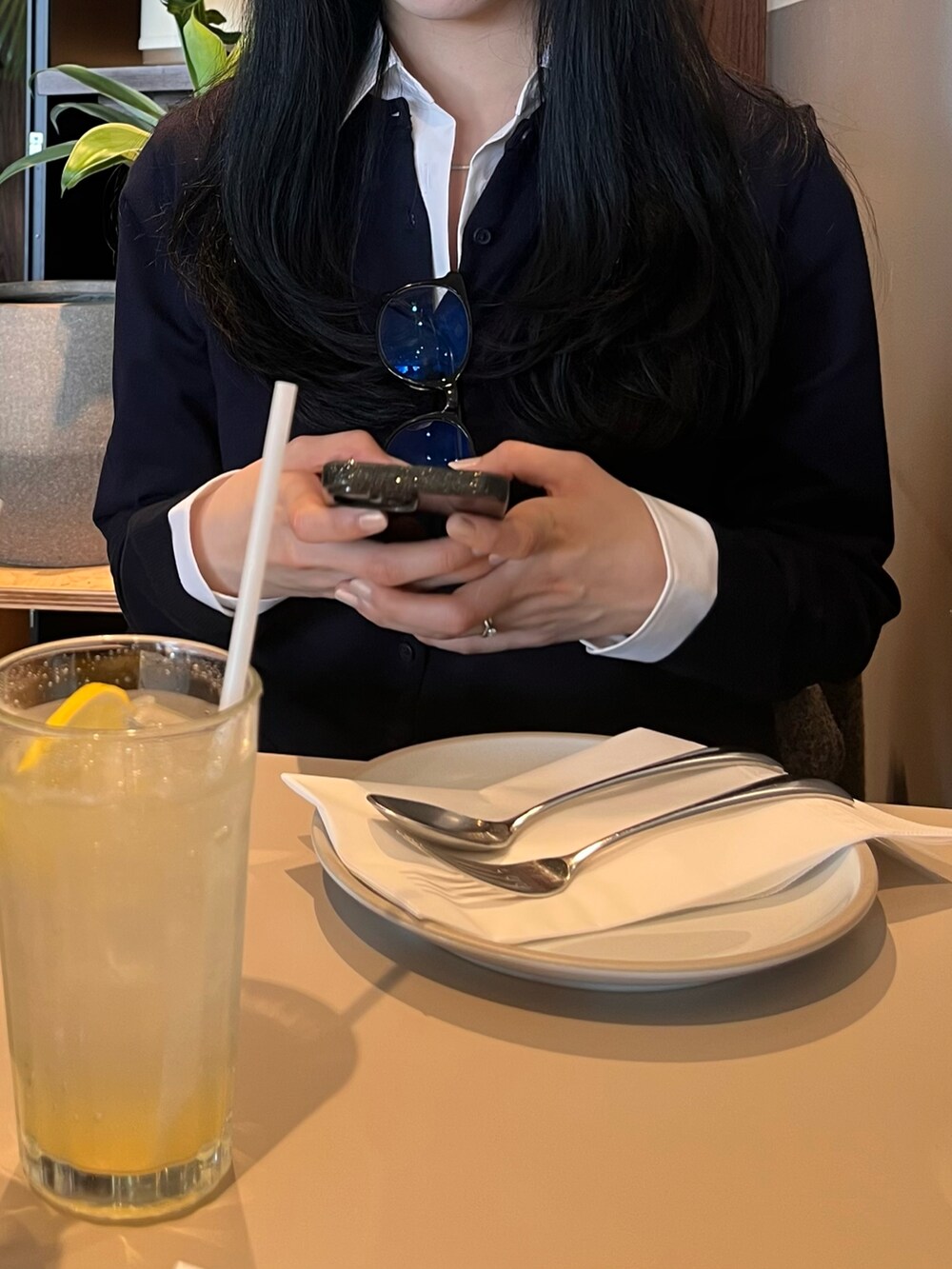 「今日のコーデ、ユニクロ、UNIQLO、ZARA、ZARAコーデ、30代コーデ、IU」｜「Zoffのアイテム（メガネ、ブラック系）」を使った、tsushieriさん（レディース・163cm）の春コーディネートの2枚目の写真