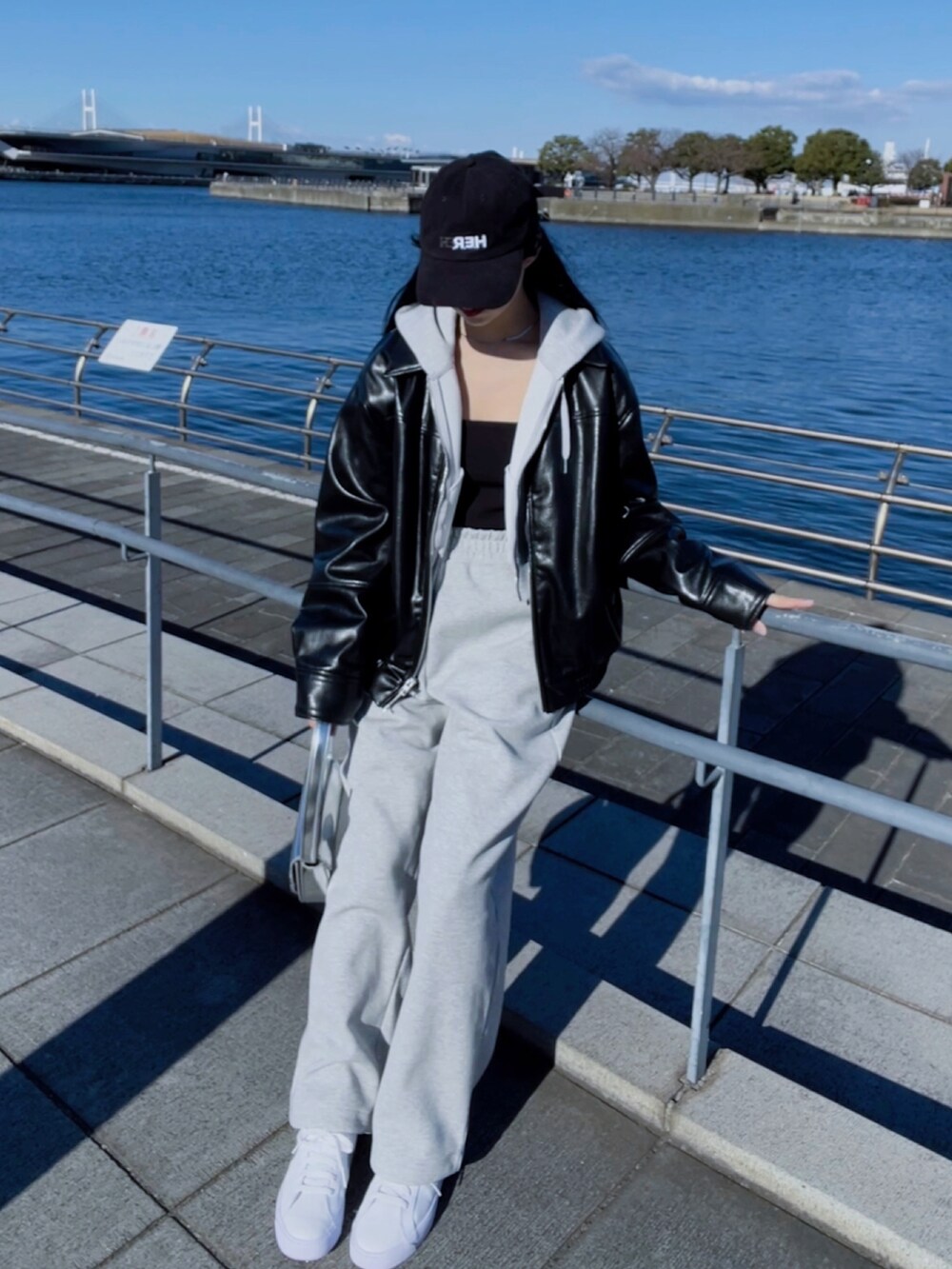 「スウェットコーデ、ユニクロ、outfit、GU、ZARA、Diesel、UNIQLO、NIKE」｜「ZARAのアイテム（ジャケット/アウター、ブラック系）」を使った、tsushieriさん（レディース・163cm）の冬コーディネートの3枚目の写真