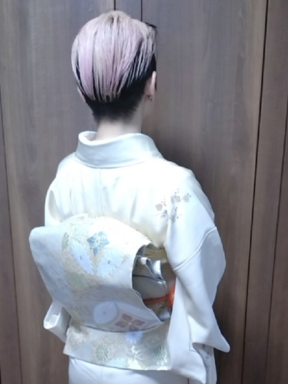 ベージュ系の着物、その他のその他、その他のその他を着用したレディースの春コーディネートの2枚目の写真