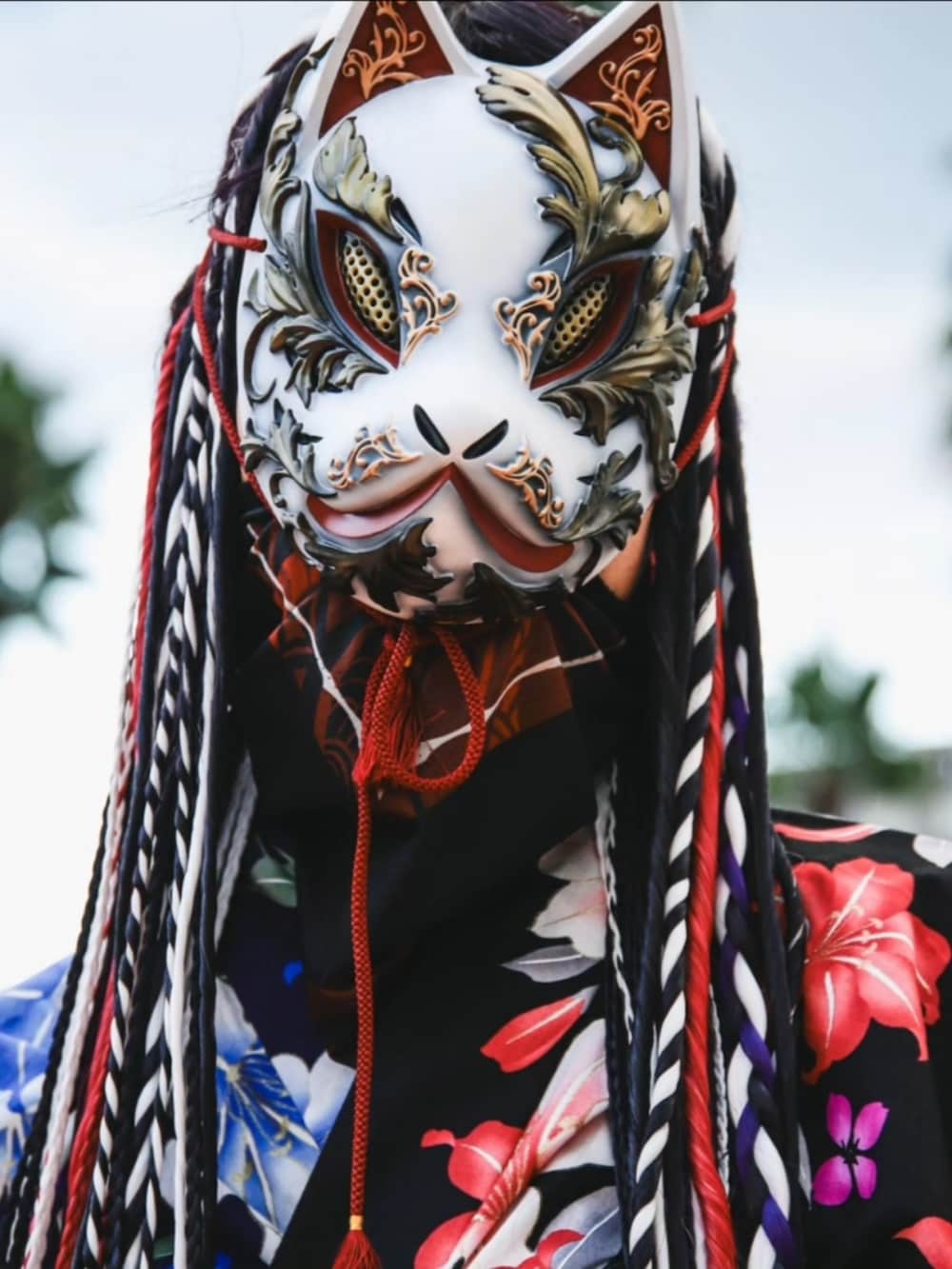 ブラック系のバレエシューズ、その他のその他、その他のウィッグを着用したメンズの冬コーディネートの3枚目の写真