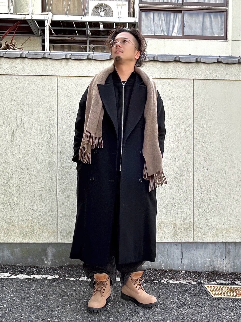 COOTIE PRODUCTIONSのチェスターコートを使った人気ファッション