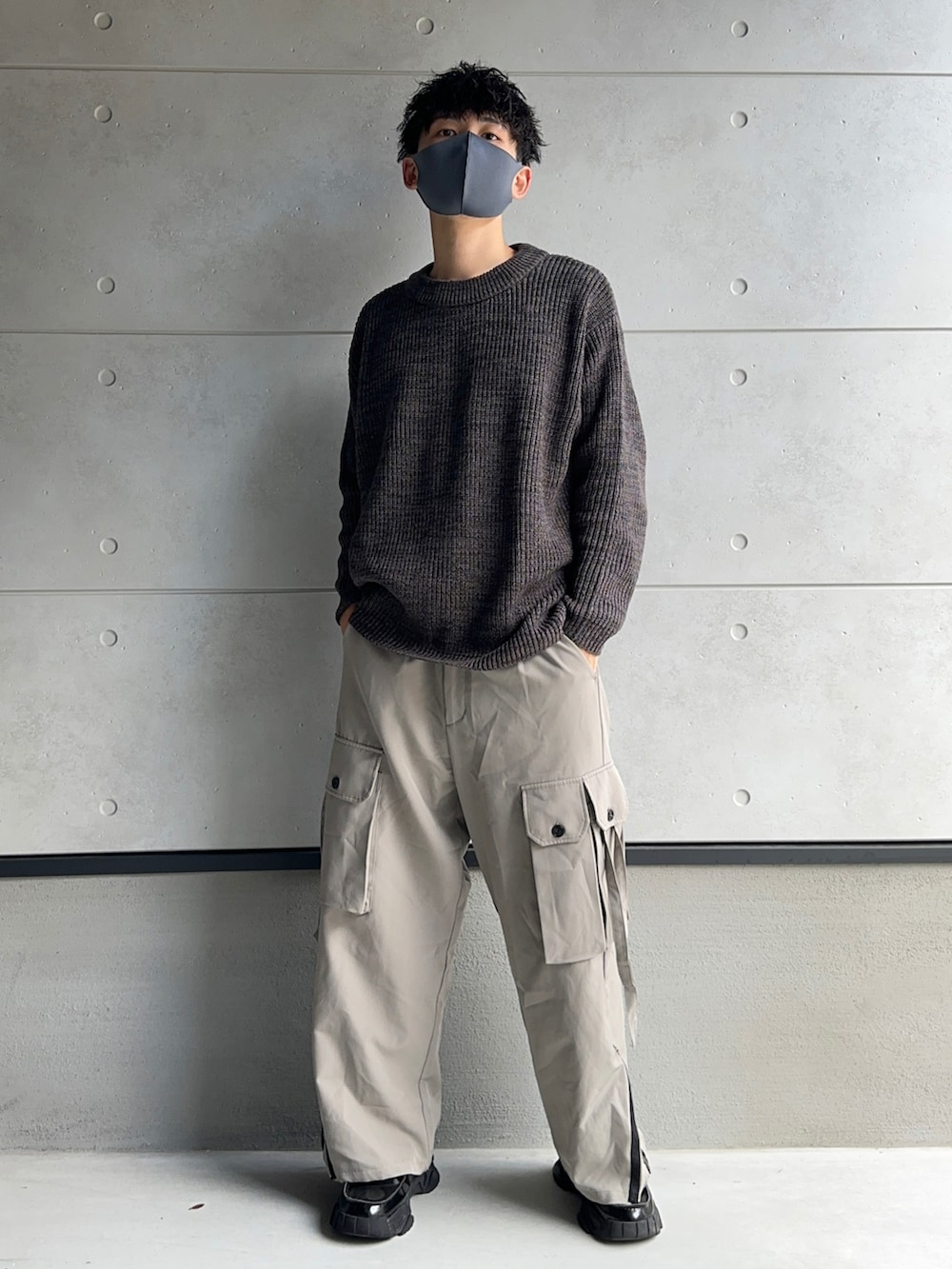 「今日のコーデ、秋服まるっと大公開、秋服準備はじめました、秋コーデ、おしゃれさんと繋がりたい、コート、大人カジュアル」｜「CASPER JOHNのTweed tielocken coat/ツィードタイロッケンコート（チェスターコート、ブラック系）」を使った、ko-chiさん（メンズ・176cm）の秋コーディネートの2枚目の写真