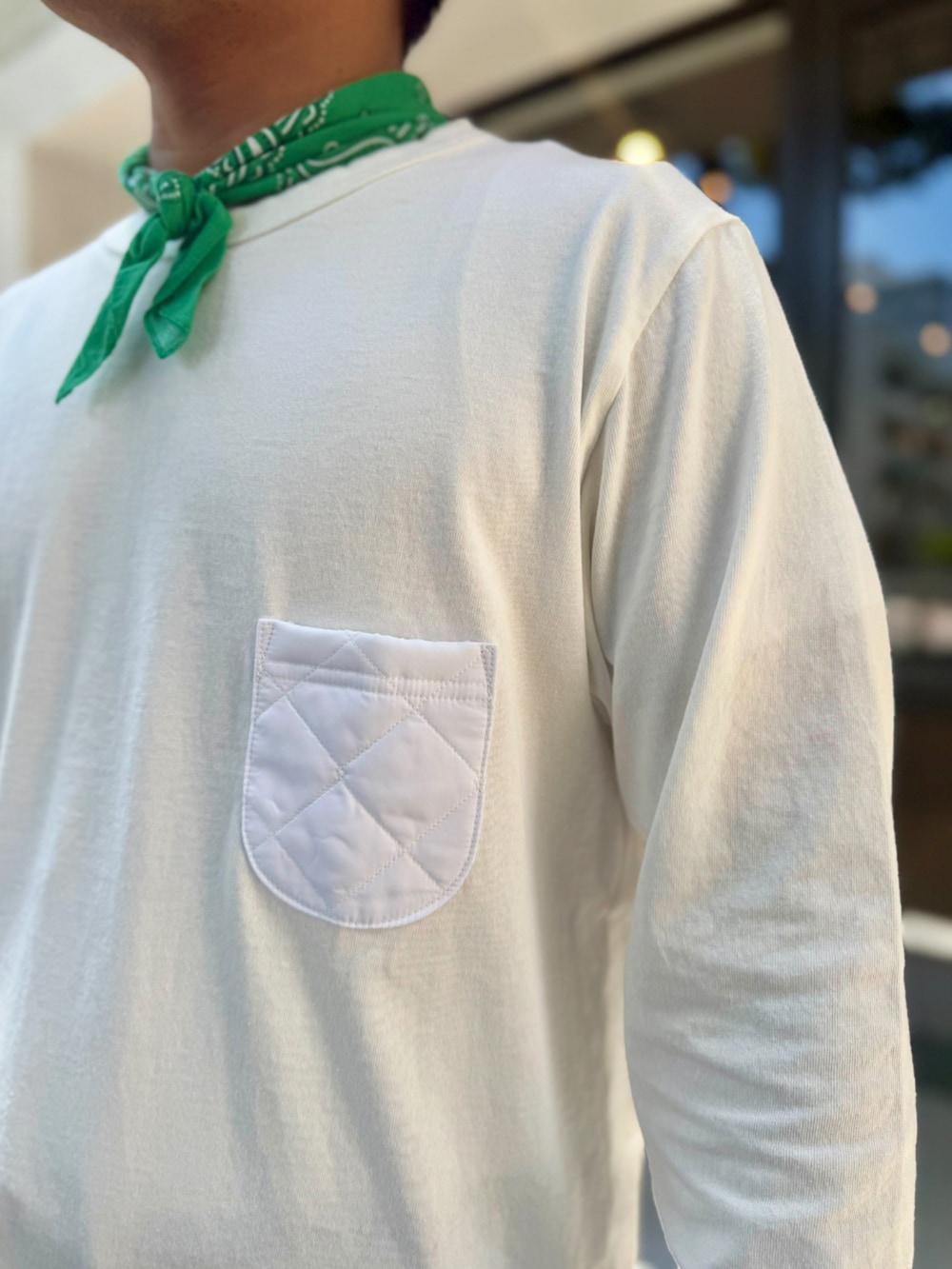 「LAVENHAM、イギリス、ラベンハム、ロンT、ロングスリーブTシャツ、白Tシャツ、白、Jackman、ジャックマン、メンズコーデ、シンプルスタイル、大人コーデ、シンプルコーデ、きれいめカジュアル、キレイめカジュアル」｜「LAVENHAMの【 日本製・USコットン長袖Tシャツ 】Jackman X Lavenham Lightweight Quilt Pocket L/S Tee Mens / ジャックマン X ラベンハム ライトウェイト キルト ポケット ロングスリーブ ティー メンズ（Tシャツ/カットソー、ホワイト系）」を使った、Lavenham 横浜さん（メンズ・170cm）の夏コーディネートの3枚目の写真