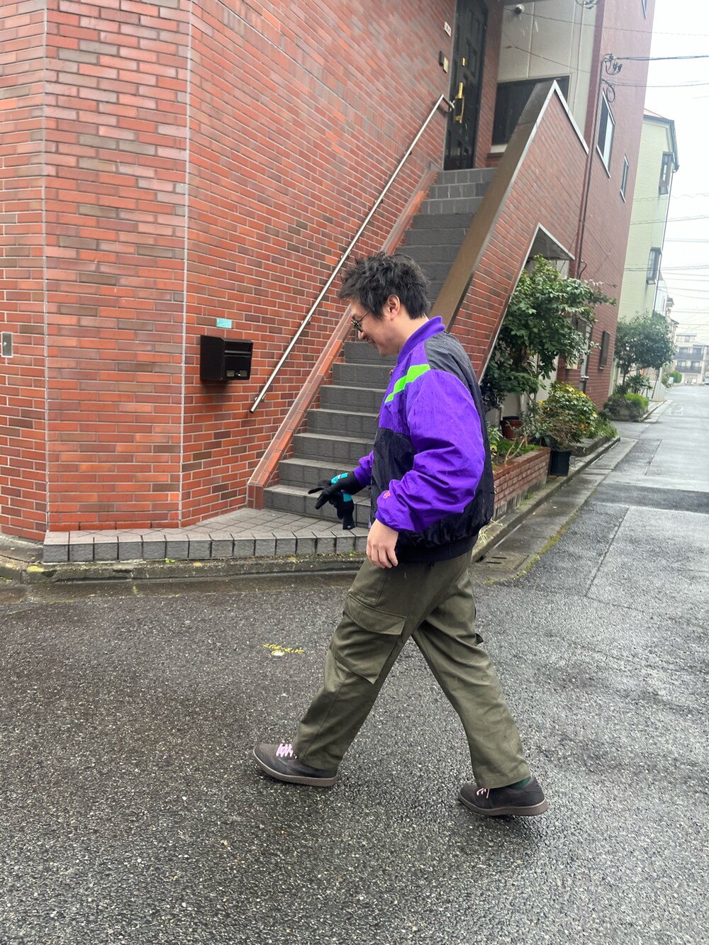 「ミリタリー、古着、スニーカー、NIKE、カーゴパンツ、メガネ男子」｜「NIKEのアイテム（スニーカー、ブラウン系）」を使った、NO NAMEさん（メンズ・172cm）の冬コーディネートの2枚目の写真