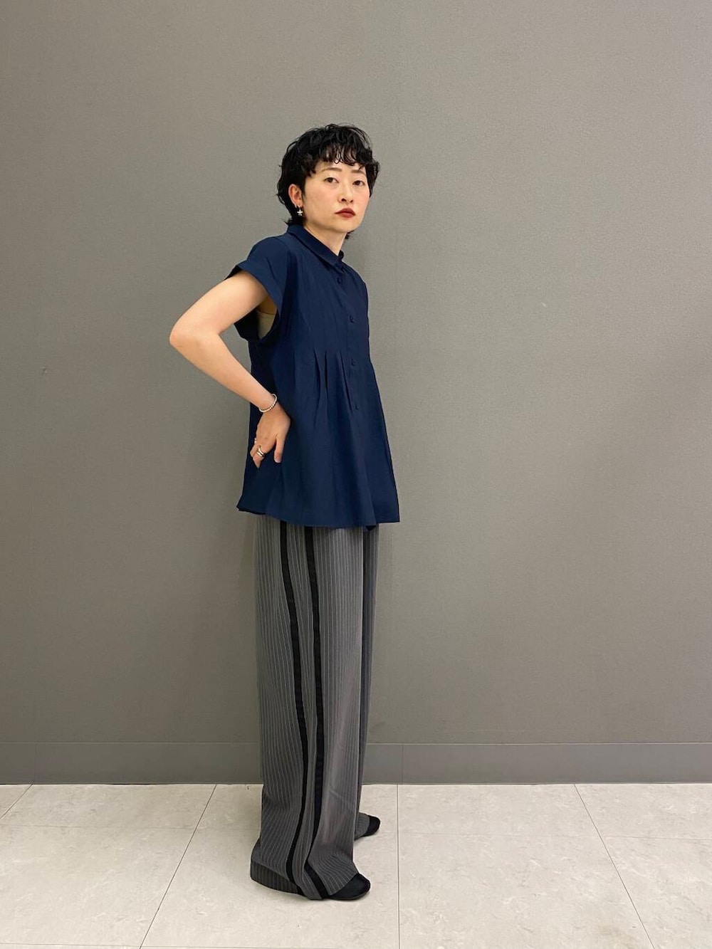 ほみさんの「スリーブレスタックフレアブラウス（KBF）」を使ったコーディネートの2枚目の写真
