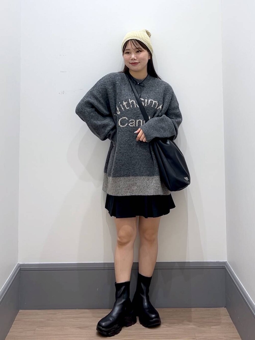 「低身長、着痩せ・細見え、カジュアル、ローリーズスタイル_LOWRYS FARM、秋コーデ、秋服準備はじめました、秋冬新作、LOWRYS FARM」|「LOWRYS FARMのビーズニットワッチ 128530(ハンチング/ベレー帽、ベージュ系)」を使った、Lunaさん(レディース・155cm)の秋コーディネートの2枚目の写真