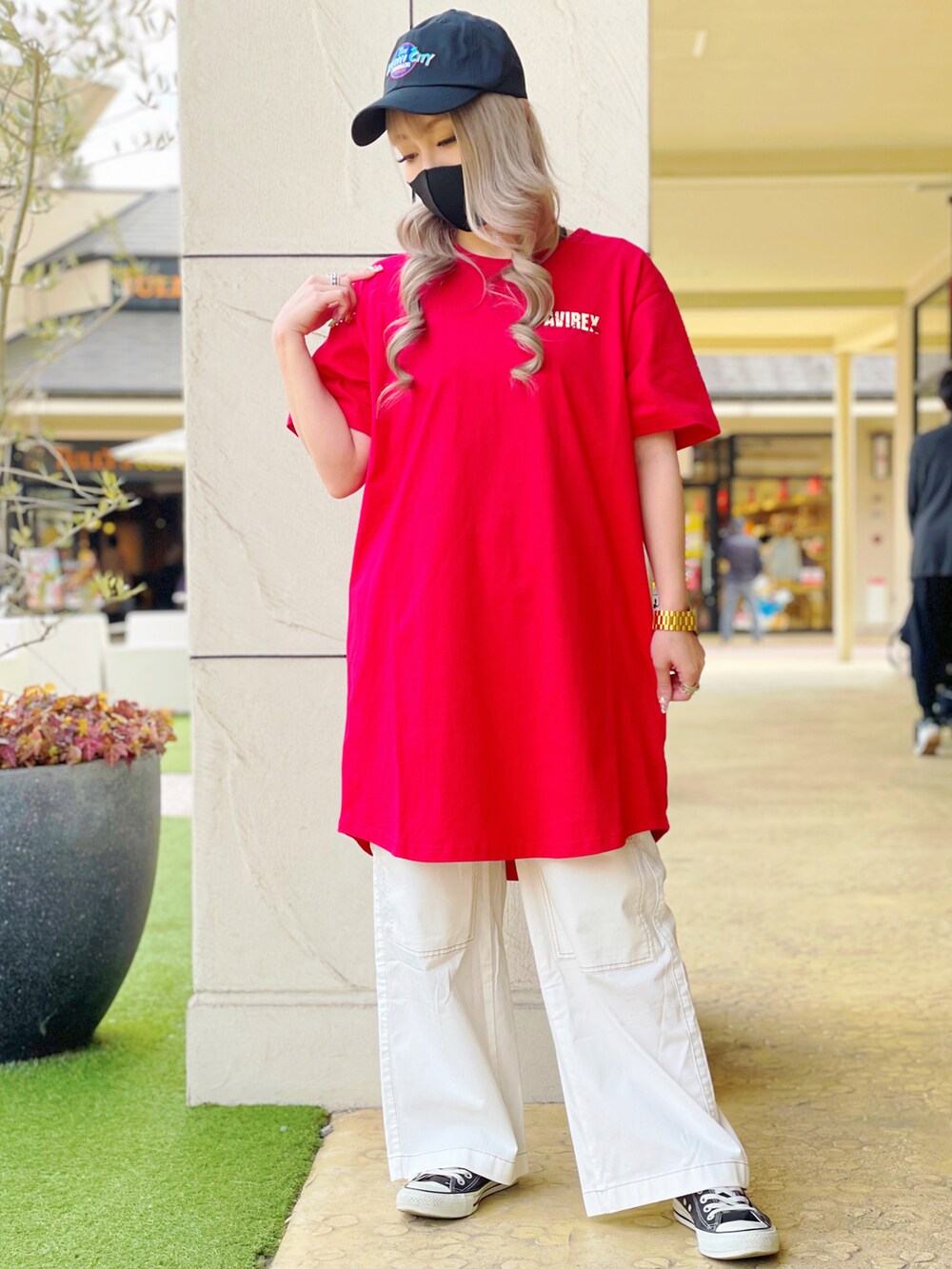 「ワンピース、お出かけコーデ、休日コーデ、リラックススタイル、大人女子、シンプルコーデ、春夏コーデ、カジュアルコーデ、オトナカジュアル、低身長女子」|「AVIREXの【WEB&DEPOT限定】ベースボール キャップ クラウンシティ / BASEBALL CAP "THE CROWN CITY" / アヴィレックス / AVIREX(キャップ、ブラック系)」を使った、chihiroさん(レディース・151cm)の春コーディネートの2枚目の写真