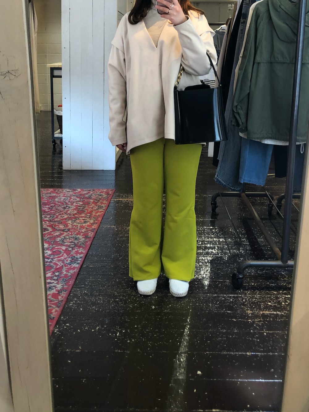 「グリーン」｜「select MOCAの2021 AW ハイウエストサイドタックフレアパンツ（スラックス、グリーン系）」を使った、🌝さん（レディース・161cm）の春コーディネートの2枚目の写真