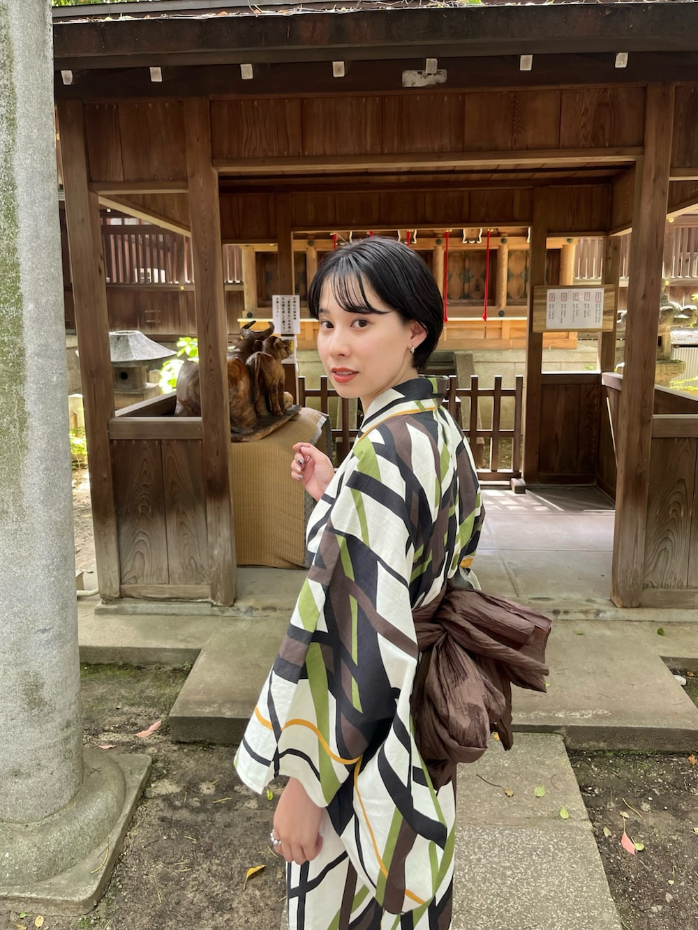 「夏コーデ、ゆかた、浴衣女子、浴衣、夏、おでかけコーデ、お祭り、Kastane」｜「Kastaneのモダン柄浴衣（浴衣、イエロー系）」を使った、こなつさん（レディース・155cm）の夏コーディネートの3枚目の写真