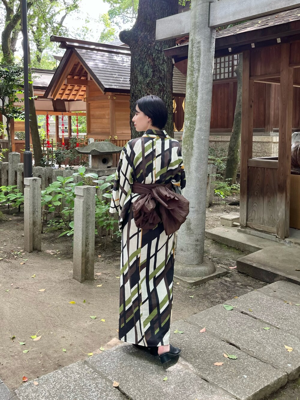 「夏コーデ、ゆかた、浴衣女子、浴衣、夏、おでかけコーデ、お祭り、Kastane」｜「Kastaneのモダン柄浴衣（浴衣、イエロー系）」を使った、こなつさん（レディース・155cm）の夏コーディネートの4枚目の写真