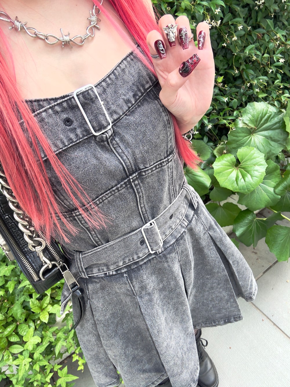 「ワンピース、デニム、GRL、Dr.Martens、MARC JACOBS、グレイル、網タイツ、ブーツ、ドクターマーチン、デニムコーデ」｜「Dr. MartensのDr. Martens/ドクターマーチン CHESNEY TECH ８ホール ブーツ 41154001（ブーツ、ブラック系）」を使った、anLiさん（骨格ウェーブ・レディース・153cm）の夏コーディネートの3枚目の写真