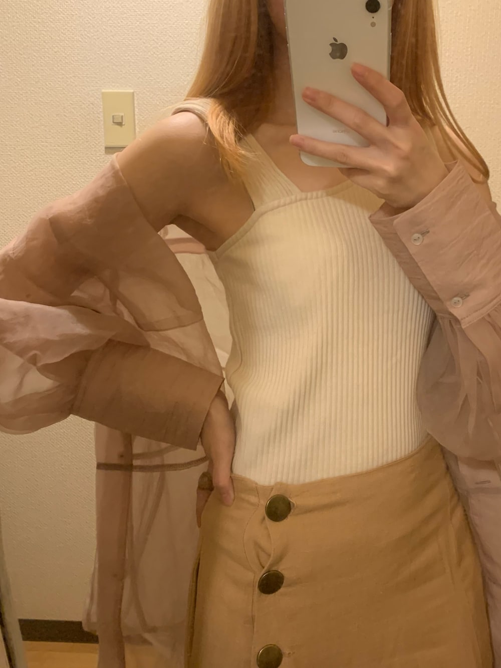 「シンプルコーデ、ベージュコーデ、お洒落さんとつながりたい、ootd、シースルー、夏コーデ、コーデ記録」｜「Chicoのレザーロープチャンキー（サンダル、ブラウン系）」を使った、yuk.さん（レディース・156cm）の冬コーディネートの2枚目の写真