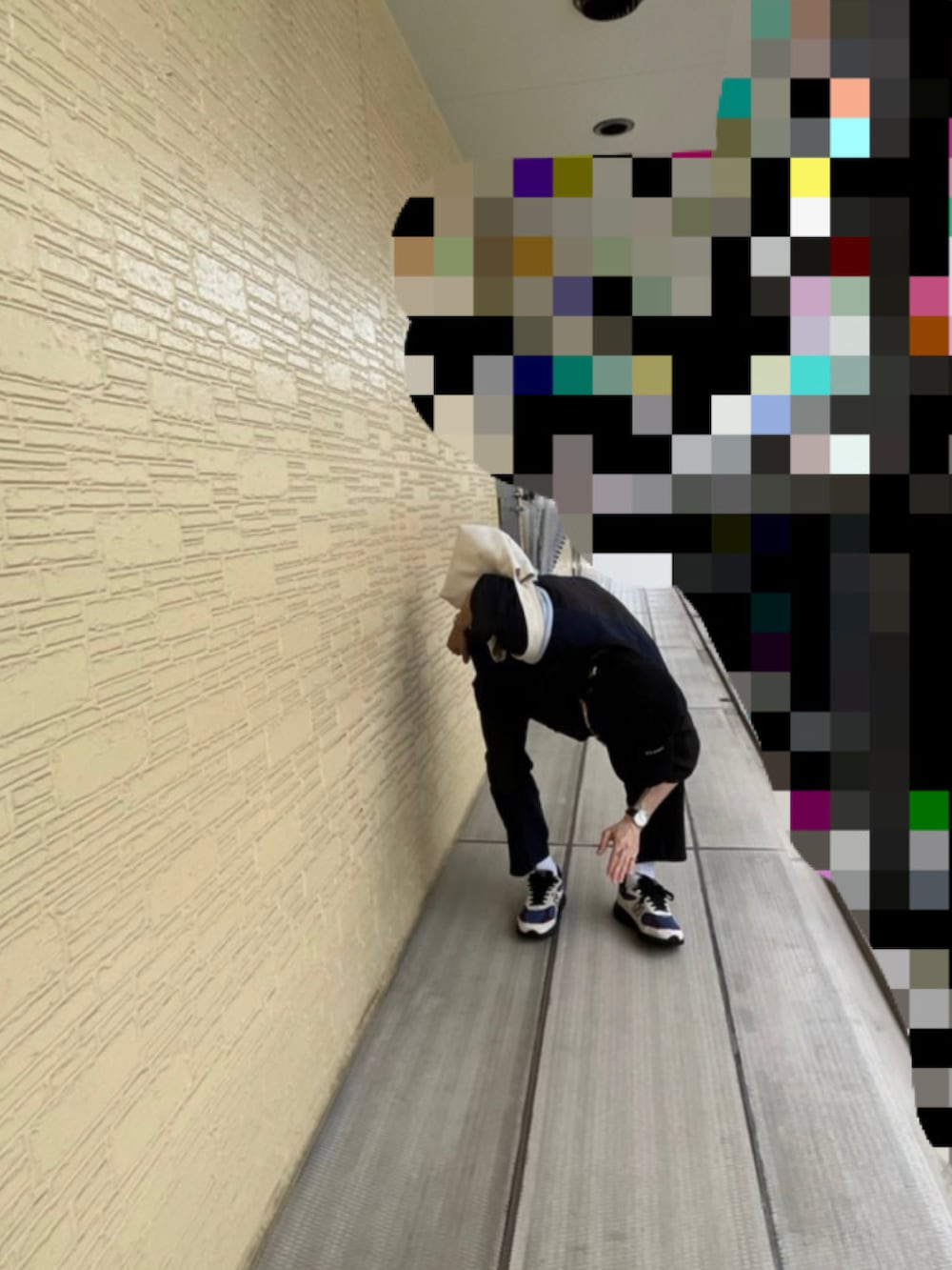 その他のその他パンツ、その他のシャツ/ブラウス、その他のスニーカーを着用したメンズの春コーディネートの2枚目の写真