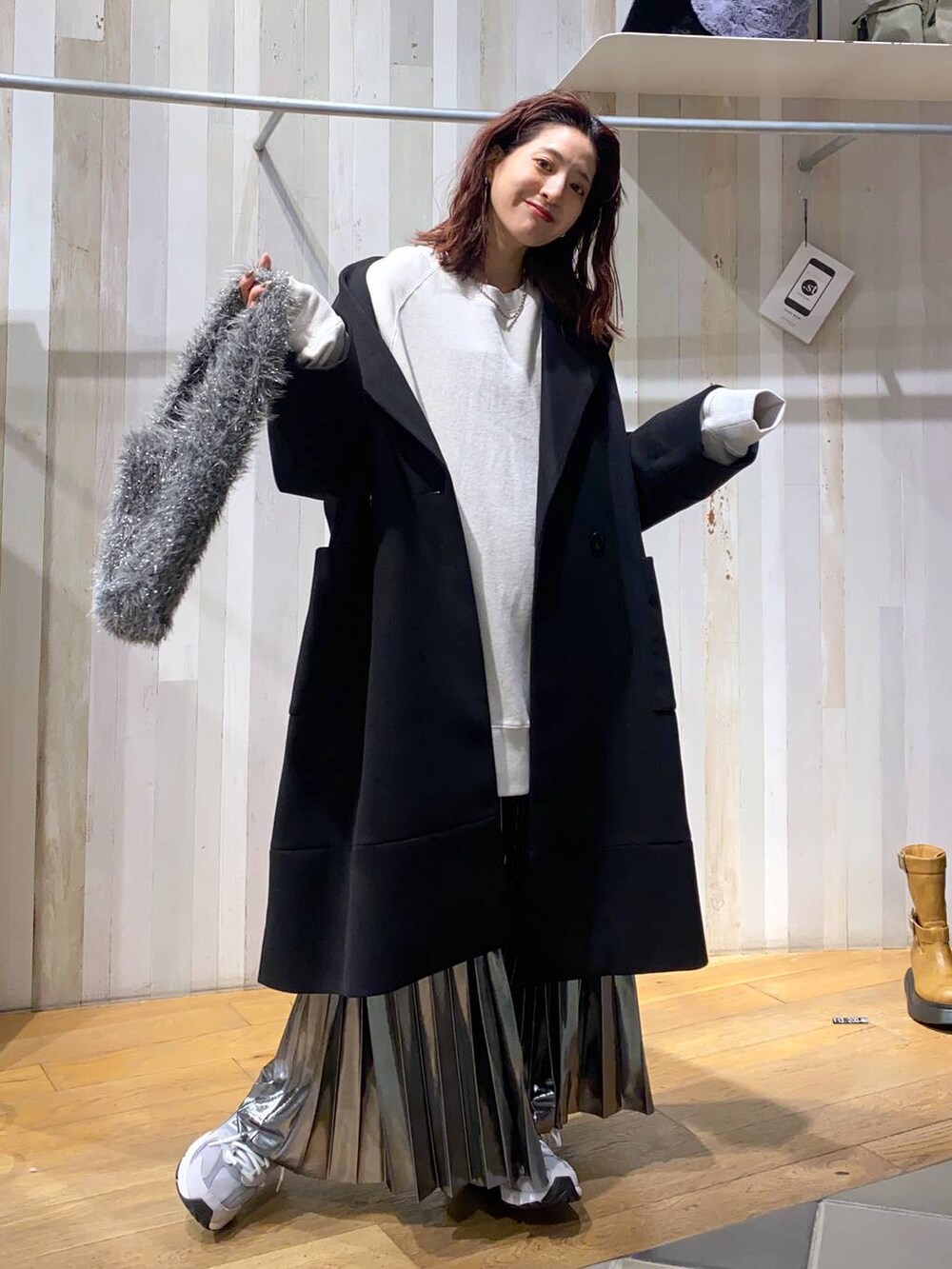 「スウェット、アウター、ロングスカート、スカート、冬コーデ、ジーナシスト_JEANASIS、JEANASIS、カジュアル、着痩せ・細見え、オーバーサイズ、テーマパーク、デート/ロマンティック、女子会、女子ウケ、ゆったり」｜「JEANASISのサスティナブルヴィンテージウラケBIGプルオーバー/239740（スウェット、ベージュ系）」を使った、AIKAさん（レディース・159cm）の秋コーディネートの3枚目の写真