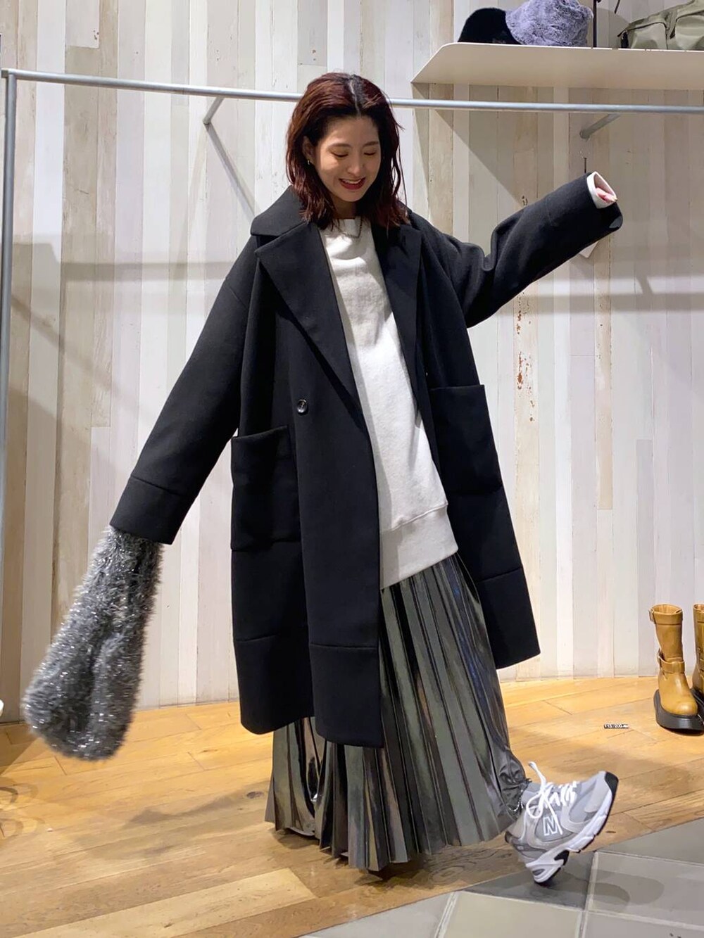 「スウェット、アウター、ロングスカート、スカート、冬コーデ、ジーナシスト_JEANASIS、JEANASIS、カジュアル、着痩せ・細見え、オーバーサイズ、テーマパーク、デート/ロマンティック、女子会、女子ウケ、ゆったり」｜「JEANASISのサスティナブルヴィンテージウラケBIGプルオーバー/239740（スウェット、ベージュ系）」を使った、AIKAさん（レディース・159cm）の秋コーディネートの4枚目の写真