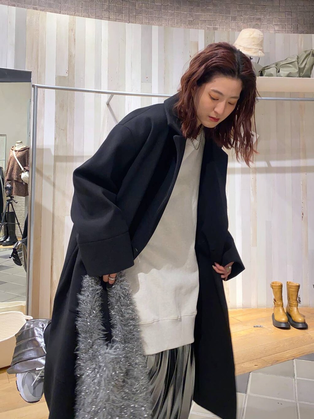 「スウェット、アウター、ロングスカート、スカート、冬コーデ、ジーナシスト_JEANASIS、JEANASIS、カジュアル、着痩せ・細見え、オーバーサイズ、テーマパーク、デート/ロマンティック、女子会、女子ウケ、ゆったり」｜「JEANASISのサスティナブルヴィンテージウラケBIGプルオーバー/239740（スウェット、ベージュ系）」を使った、AIKAさん（レディース・159cm）の秋コーディネートの5枚目の写真