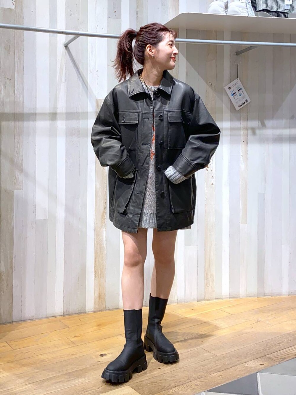 「着痩せ・細見え、カジュアル、オーバーサイズ、テーマパーク、デート/ロマンティック、女子会、女子ウケ、ゆったり、ストリート、メガネ、スニーカー、ジーナシスト_JEANASIS、JEANASIS、冬コーデ、ニット」｜「JEANASISのラグソールミドルブーツ/971032（ブーツ、ブラック系）」を使った、AIKAさん（レディース・159cm）の秋コーディネートの4枚目の写真