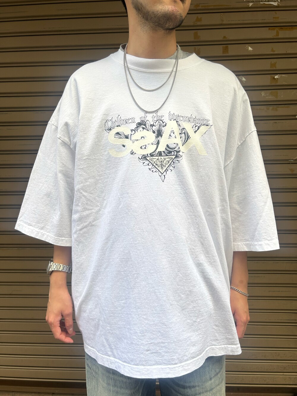 ブラック系のサンダルを着用したメンズの夏コーディネートの2枚目の写真