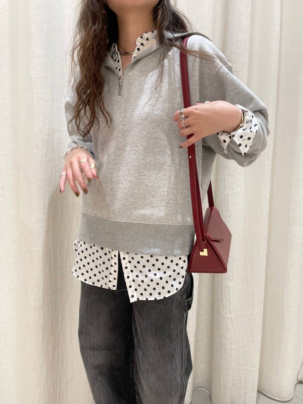 「ベーシック/シンプル、着痩せ・細見え、女子ウケ」｜「BABYLONEの裏毛ハーフジッププルオーバー（スウェット、グレー系）」を使った、pocustagramさん（レディース・162cm）の冬コーディネートの4枚目の写真