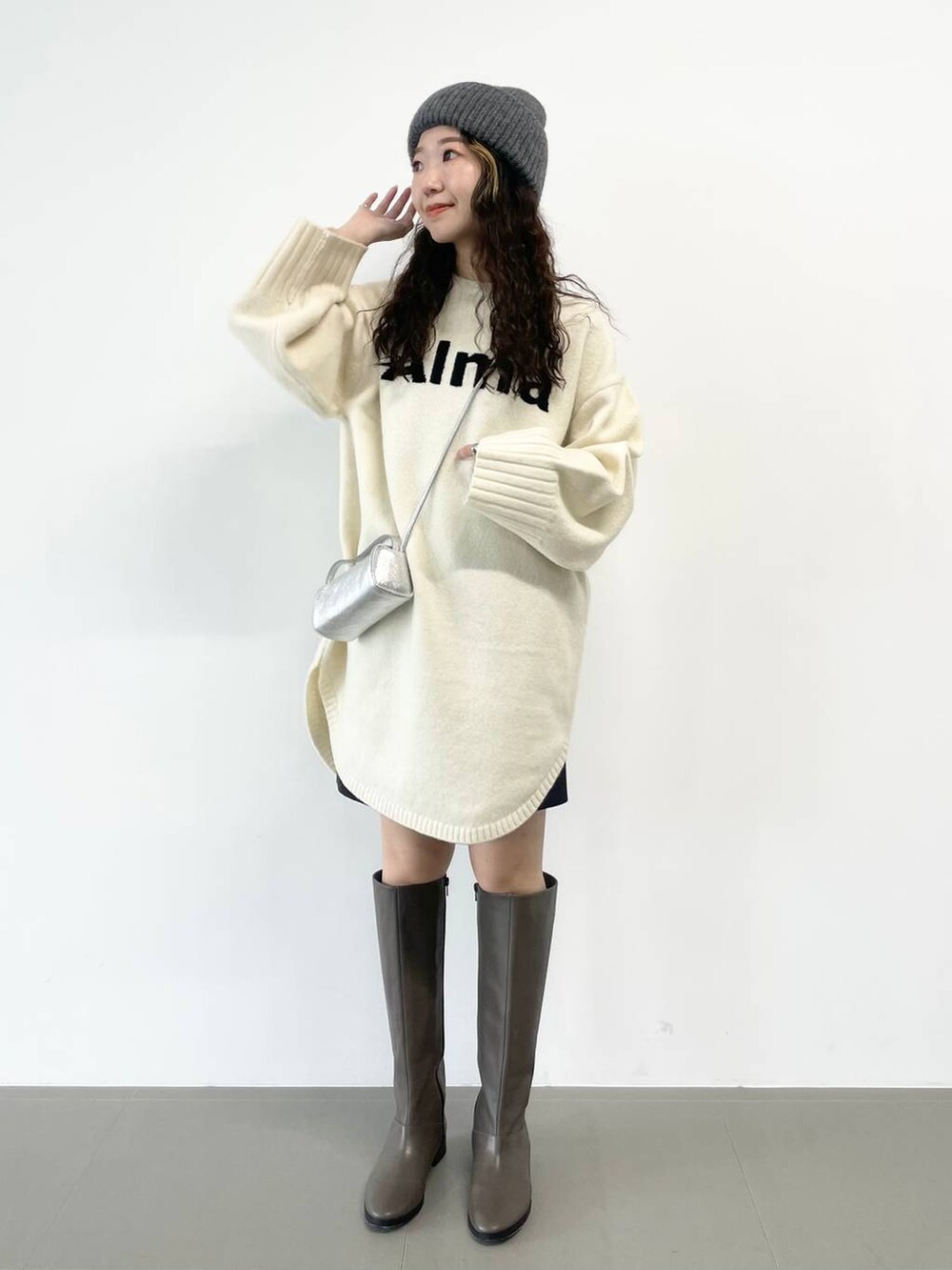 「ベーシック/シンプル、着痩せ・細見え、女子ウケ」｜「FRATELLI TALLIの【FRATELLI TALLI】ニットCAP（ニットキャップ/ビーニー、グレー系）」を使った、pocustagramさん（レディース・162cm）の冬コーディネートの3枚目の写真
