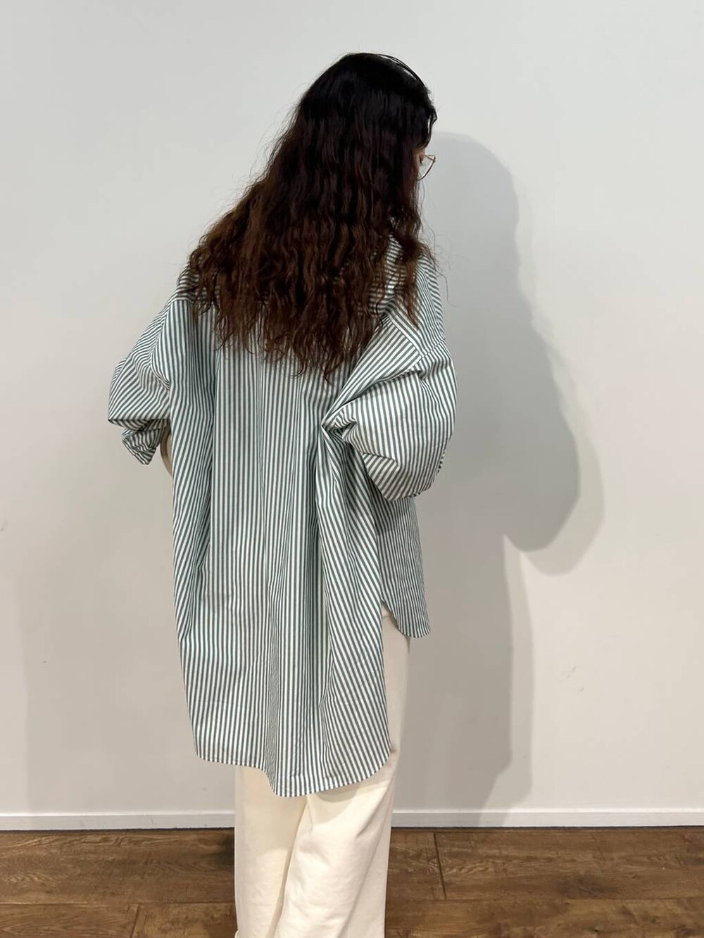 「ベーシック/シンプル、着痩せ・細見え、女子ウケ」｜「AULENTTIの【安田美沙子さんIGLIVE紹介アイテム】【AULENTTI】ショルダーBAG（ショルダーバッグ、ホワイト系）」を使った、pocustagramさん（レディース・162cm）の冬コーディネートの6枚目の写真