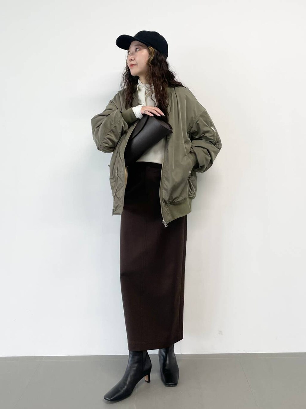 「ベーシック/シンプル、着痩せ・細見え、女子ウケ」｜「upperhightsの【upper hights】ウールキャップ（キャップ、ブラック系）」を使った、pocustagramさん（レディース・162cm）の秋コーディネートの3枚目の写真
